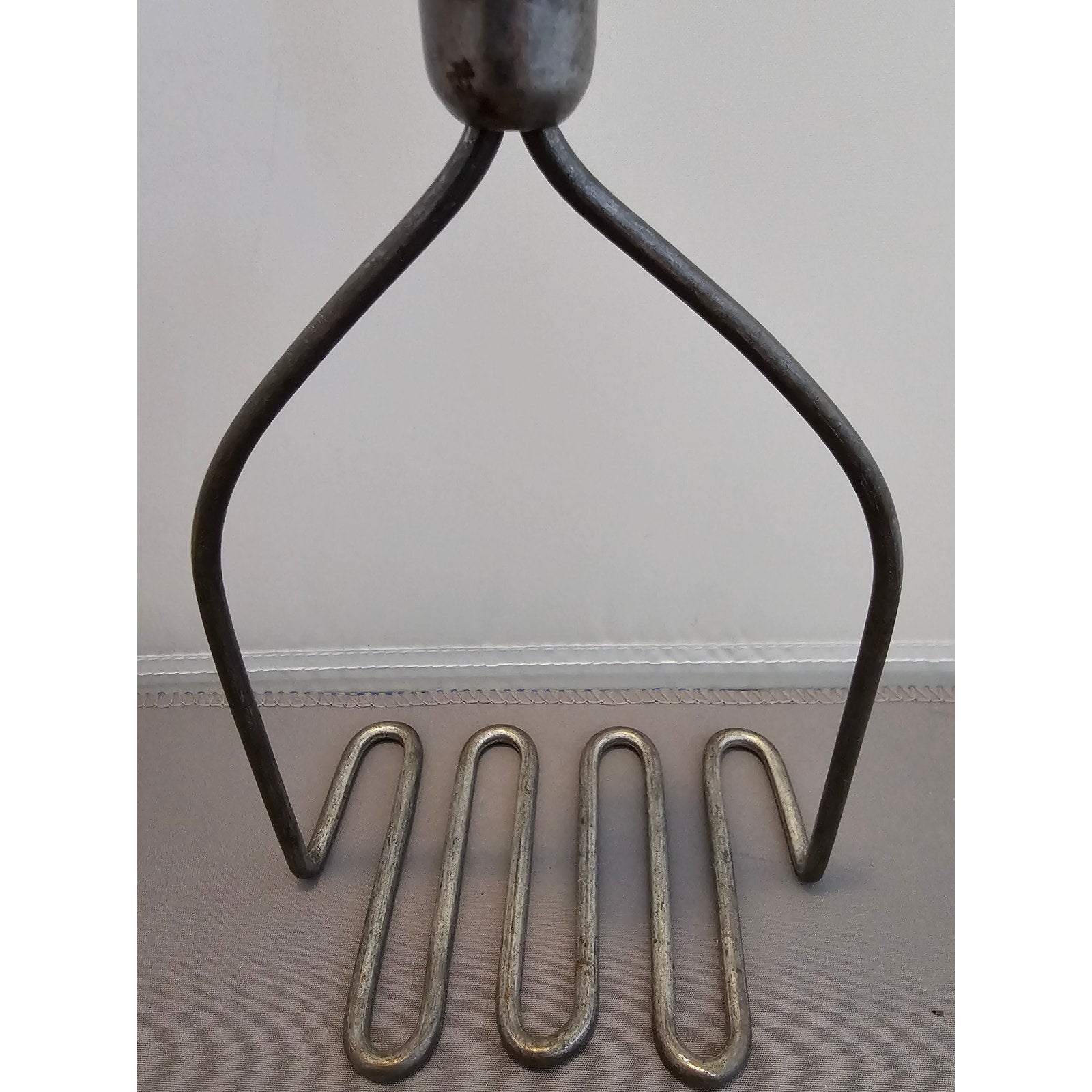 Vintage 9-1/2" Wire Potato Masher w/Red Wood Handle