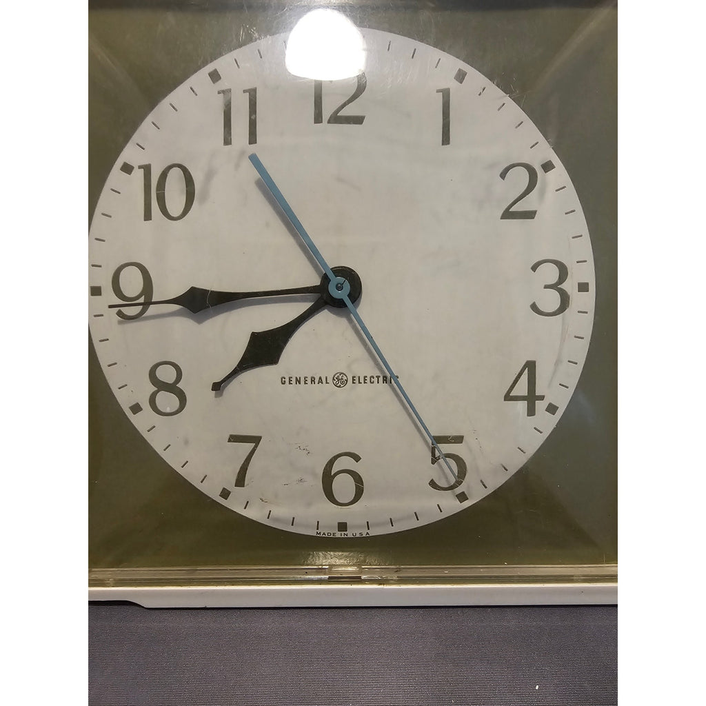 Vintage General Electric (GE) 2175 - 6” Plug-In Surface/Wall Mount Clock - works