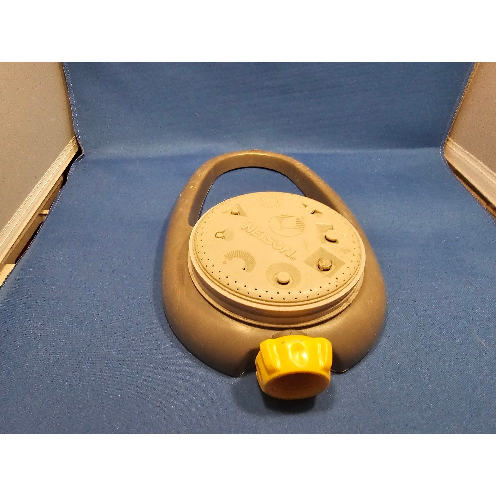 Vintage Nelson Adjustable 8-Settings Grey/Yellow Lawn Sprinkler - Tested