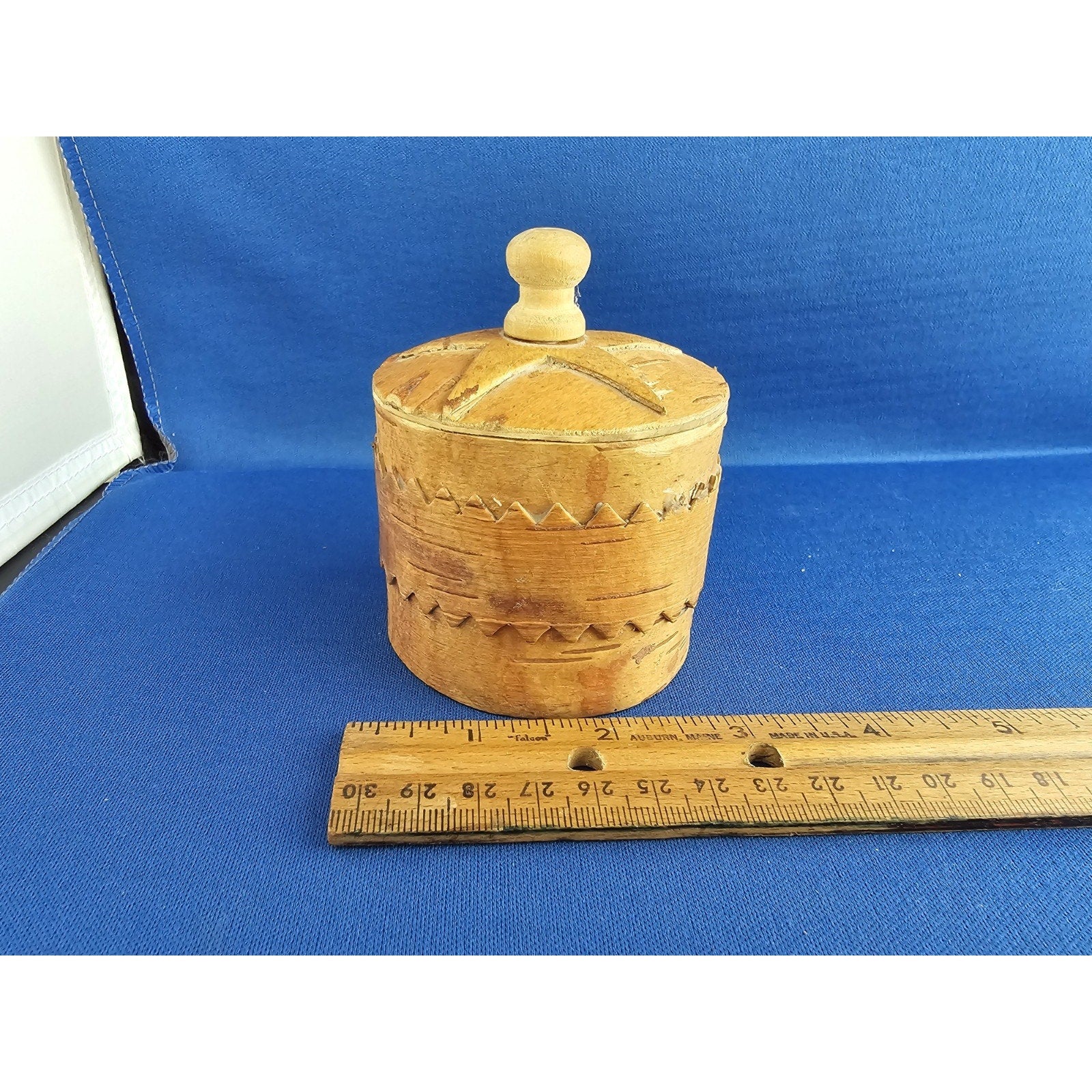 Vintage Small Handmade Carved Round Wood/Bark Box w/Lid