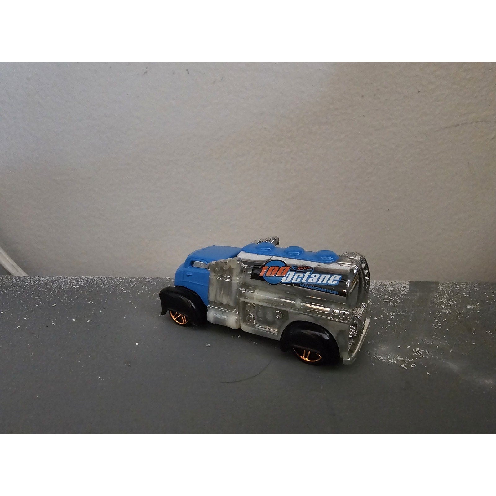 2018 Hot Wheels Fast Gassin' - Blue Black 100 Octane Tanker - FYC62