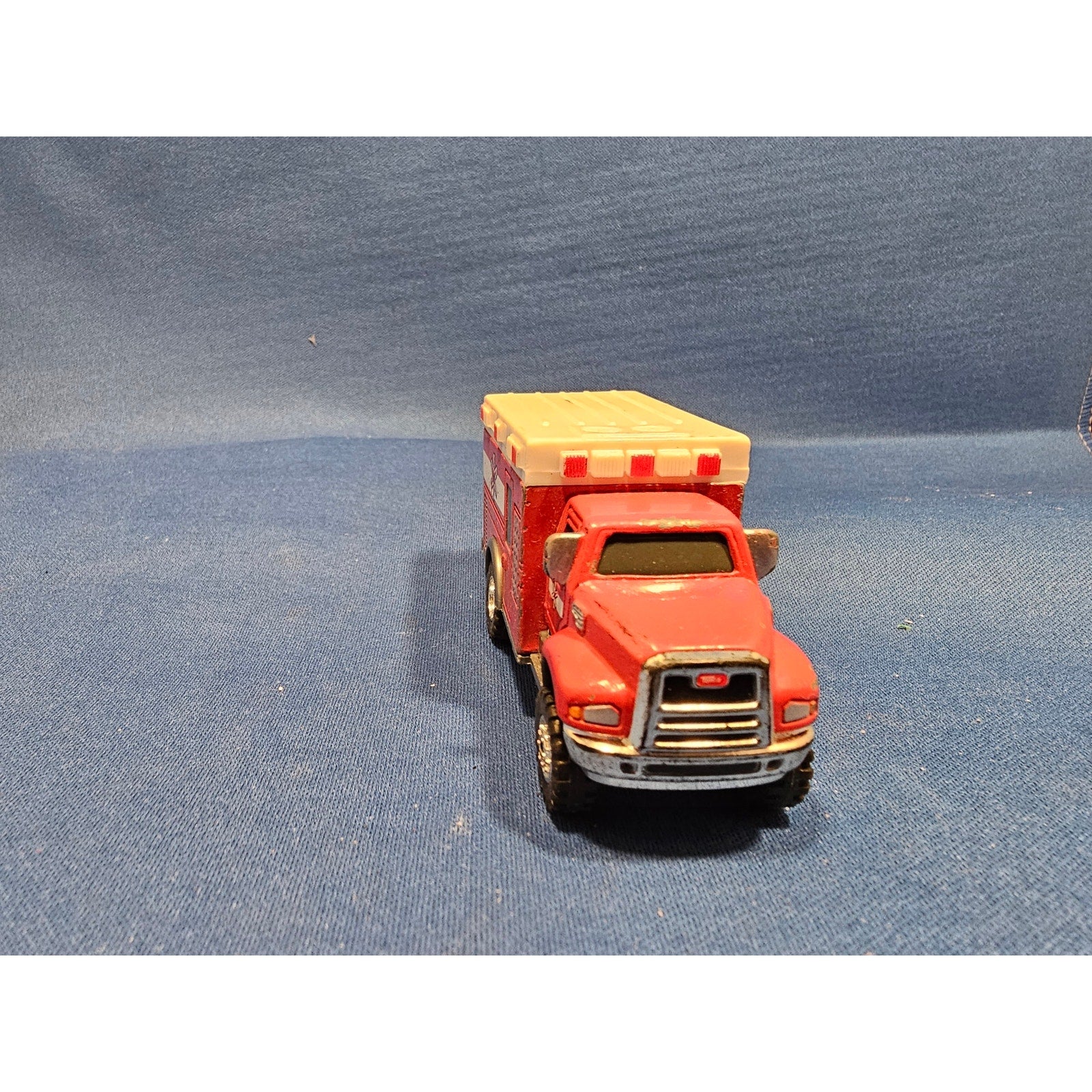 2012 Tonka Funrise #06412 - Red/White Ambulance/Paramedics/Rescue Vehicle -loose