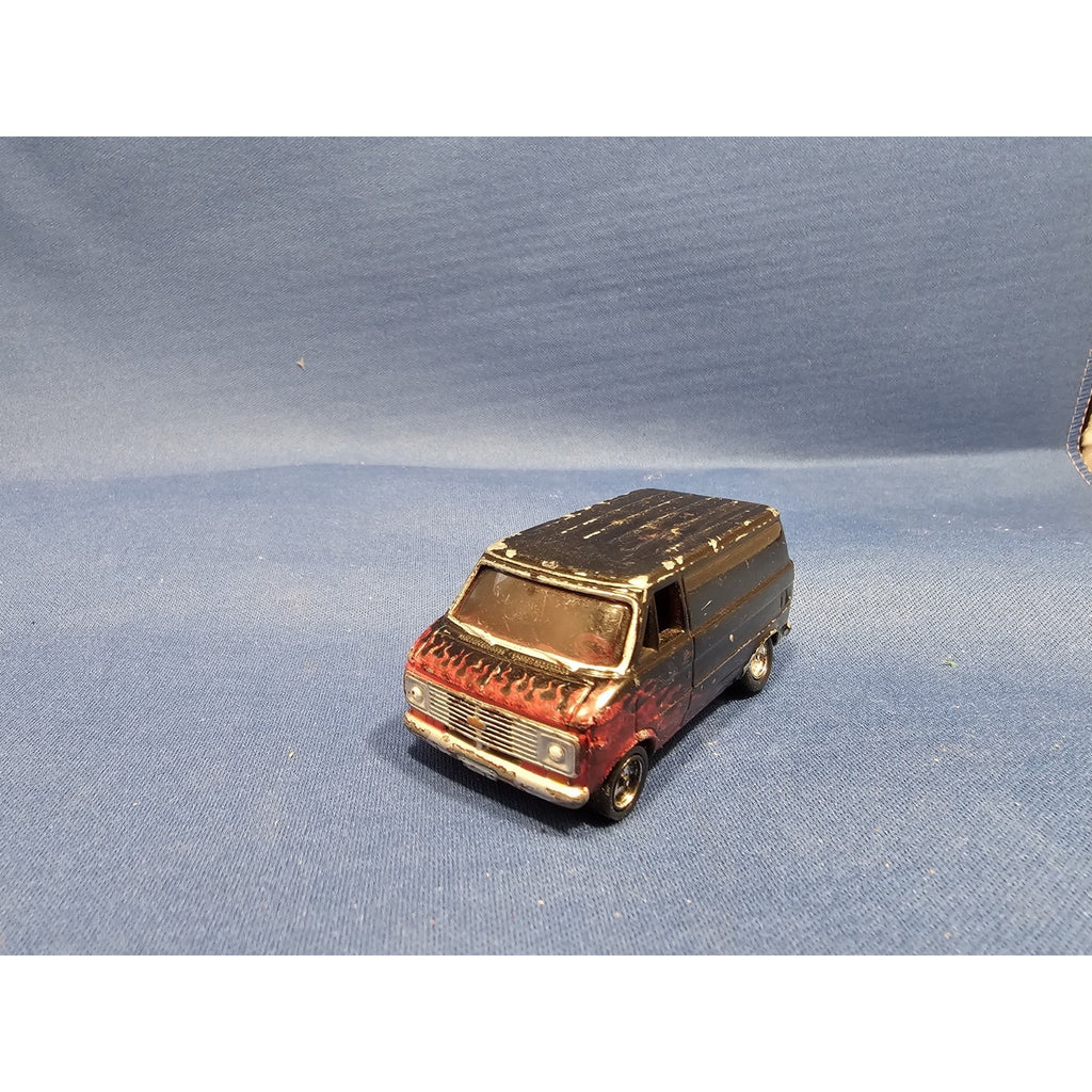 2002 Johnny Lightning Boogie Vans - 1977 Chevy G-20 w/Black Flames - loose