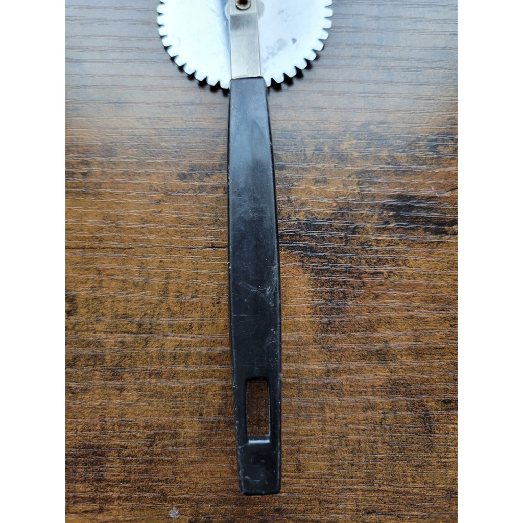 Vintage Pastry Wheel/Dough Stamp, Cutter, Crimper, Pasta, Ravioli, Pie Maker