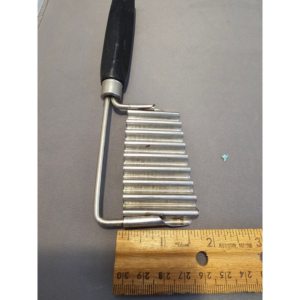 Vintage Crinkle-Cut Slicer - Kitchenware Metal Cutting Tool