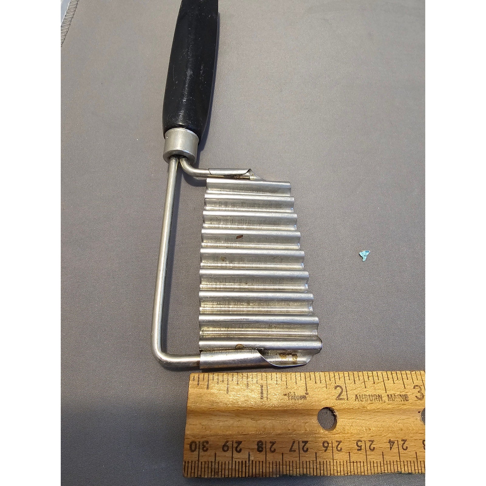 Vintage Crinkle-Cut Slicer - Kitchenware Metal Cutting Tool