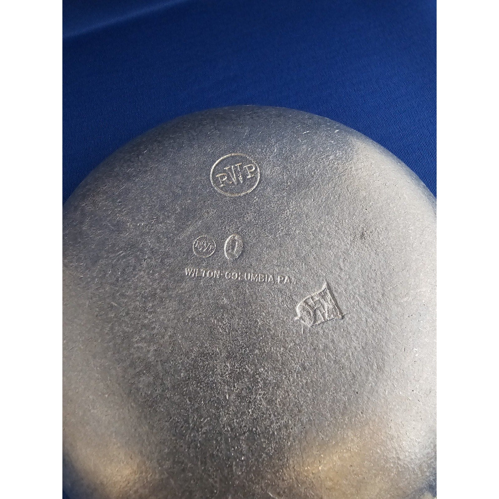 Vintage Pewter RWP Wilton Columbia PA - Porringer w/scalloped Handle - USA - 105