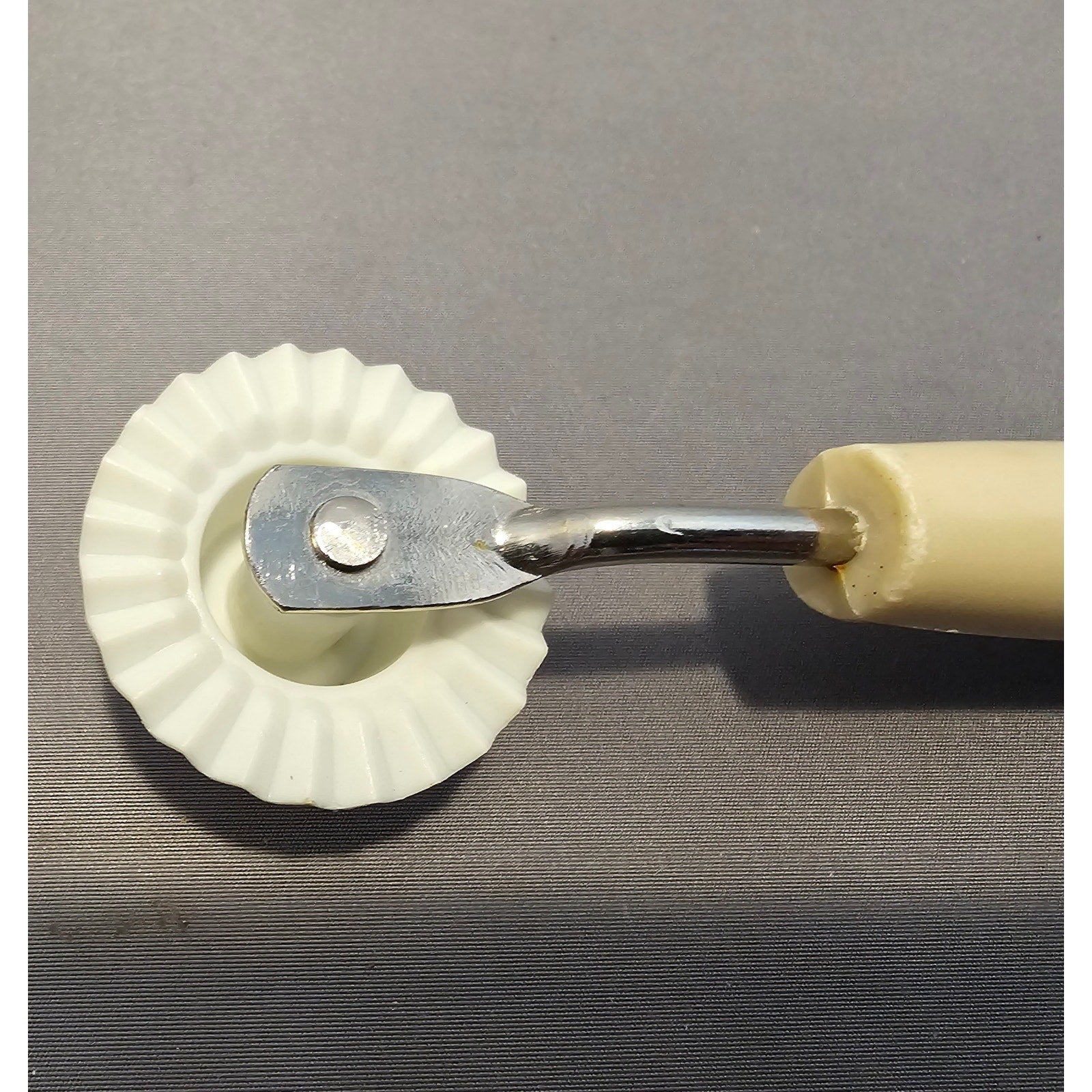 Vintage Pie Tool - Crust Wheel - Beige/Ivory Plastic Handle - 6-1/2"