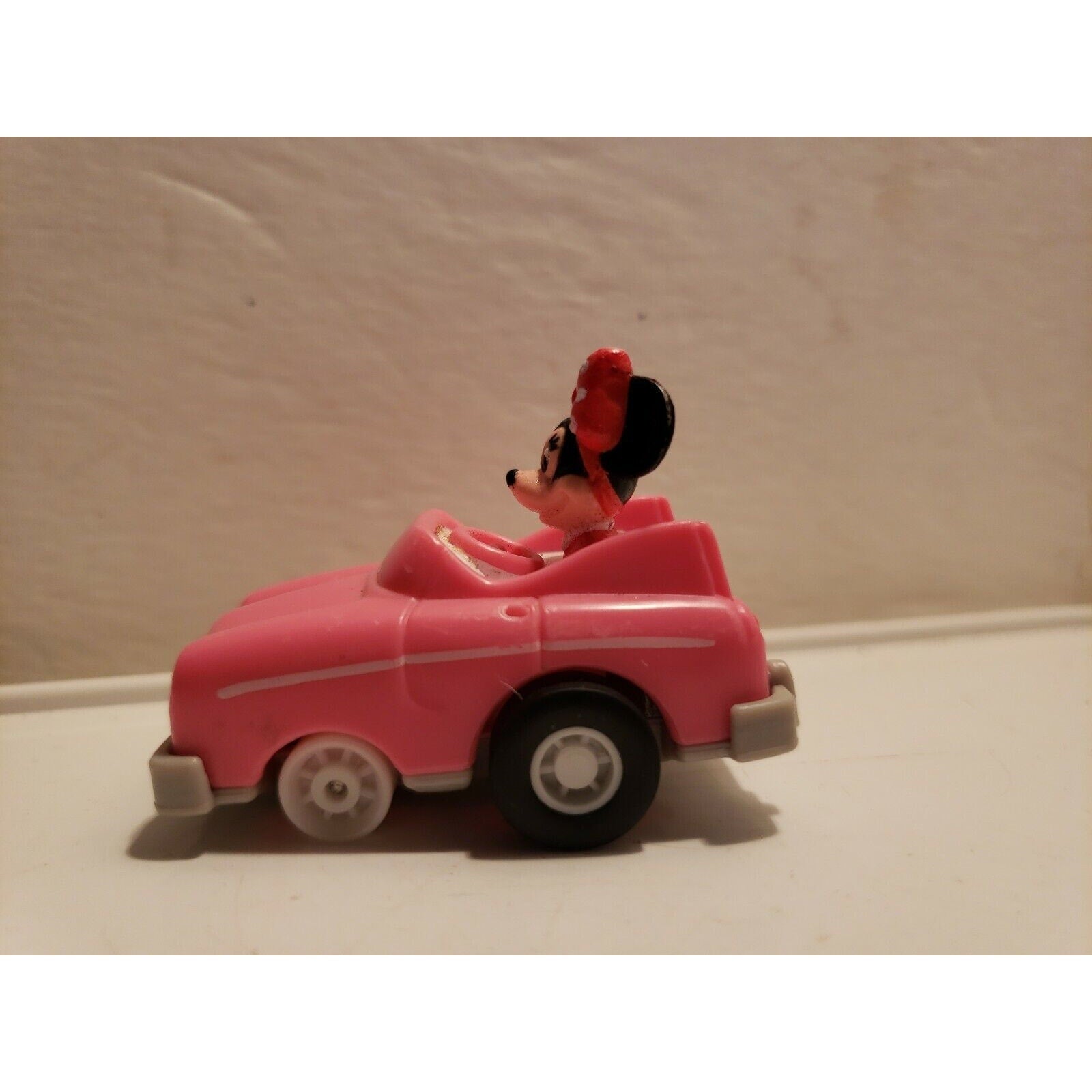 Disney Minnie Mouse Pull Back Pink Convertible Car McDonald's Meal Toy - F28