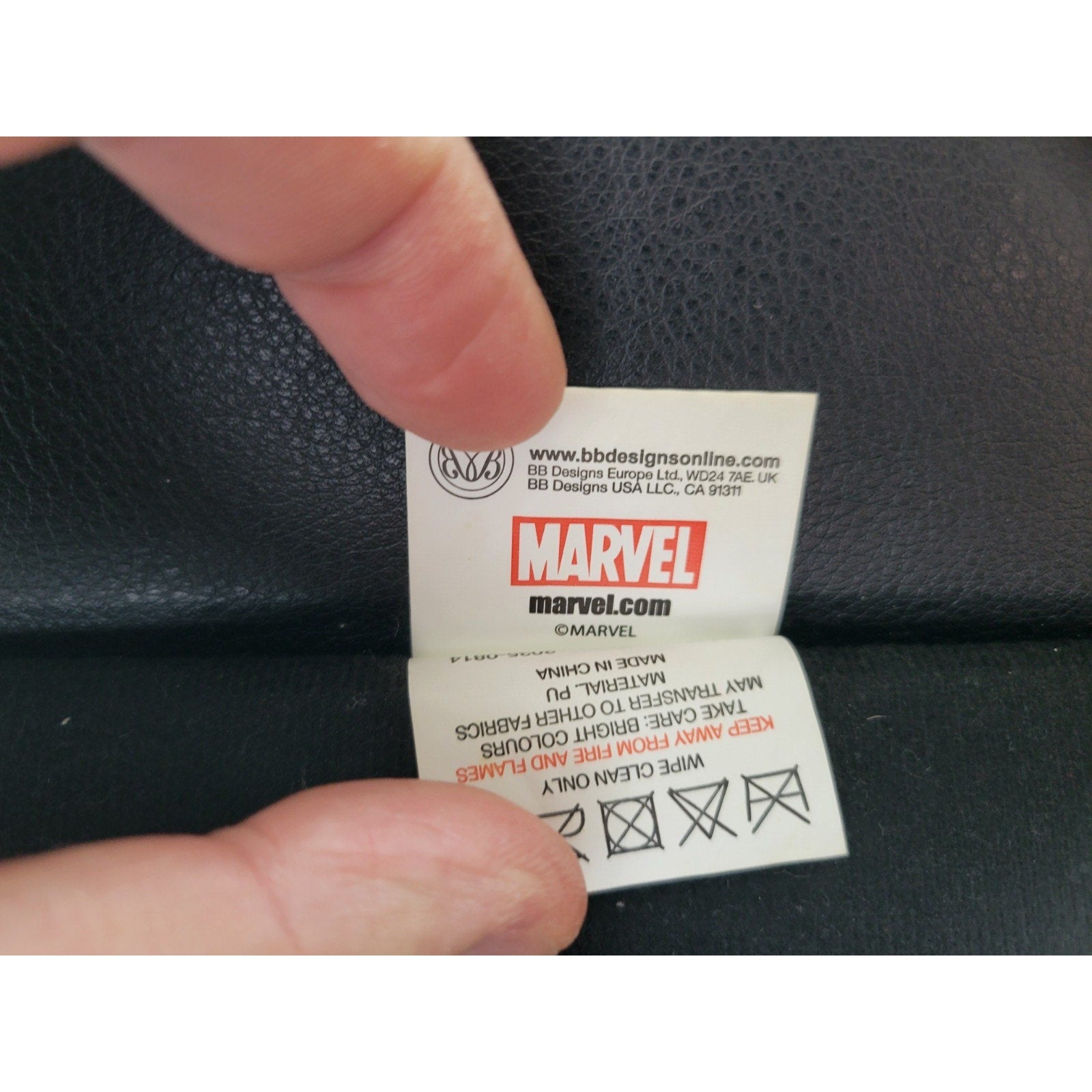 Licensed Marvel iPad Case 2/II by BB Designs MV-B-IP 2035-0814 - used