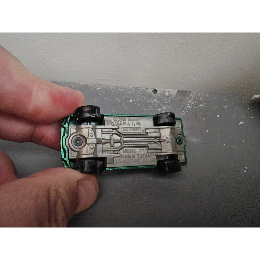 2009 Matchbox '65 Mustang GT - Happy Holidays (Green Version) - MB342