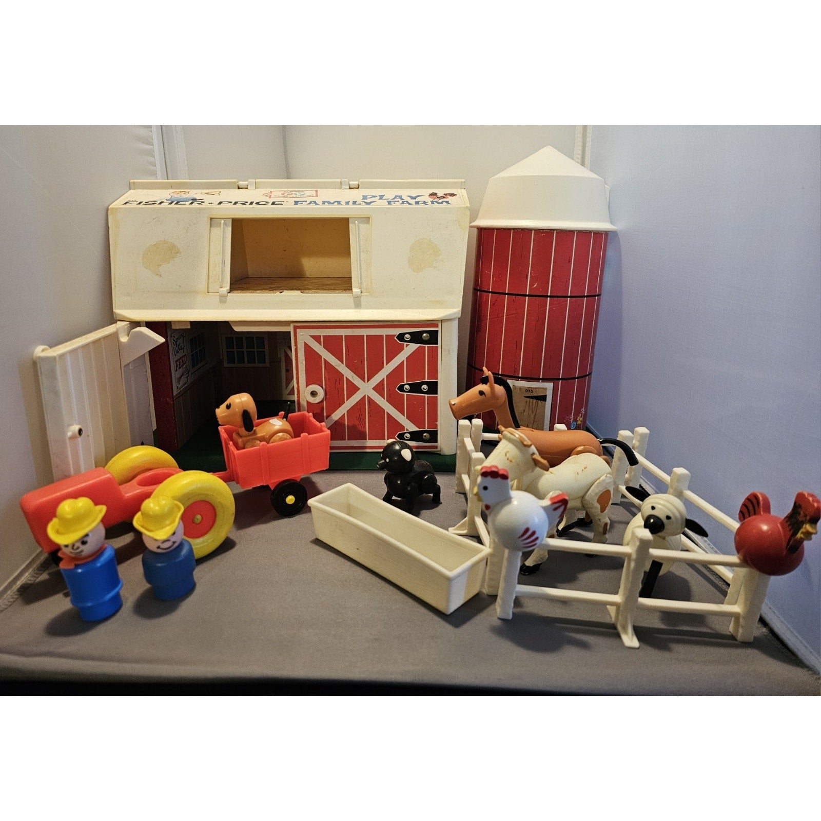 Lot of 16 Vintage 1967+ Fisher Price Little People #915 Play Family Farm w/Silo