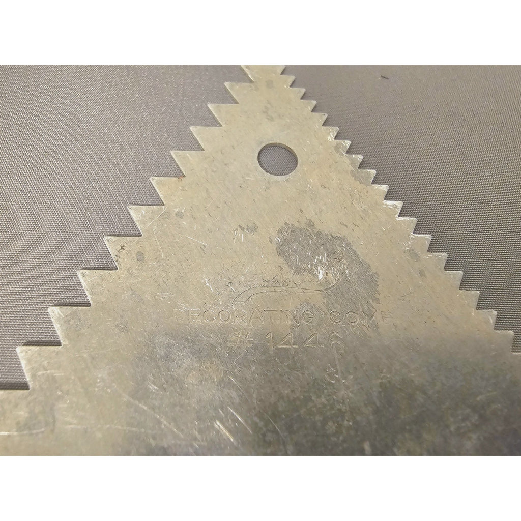 Ateco #1446 - 3-Sided Decorating Comb & Cake Icing Triangle Tool - 4-1/4" (in)
