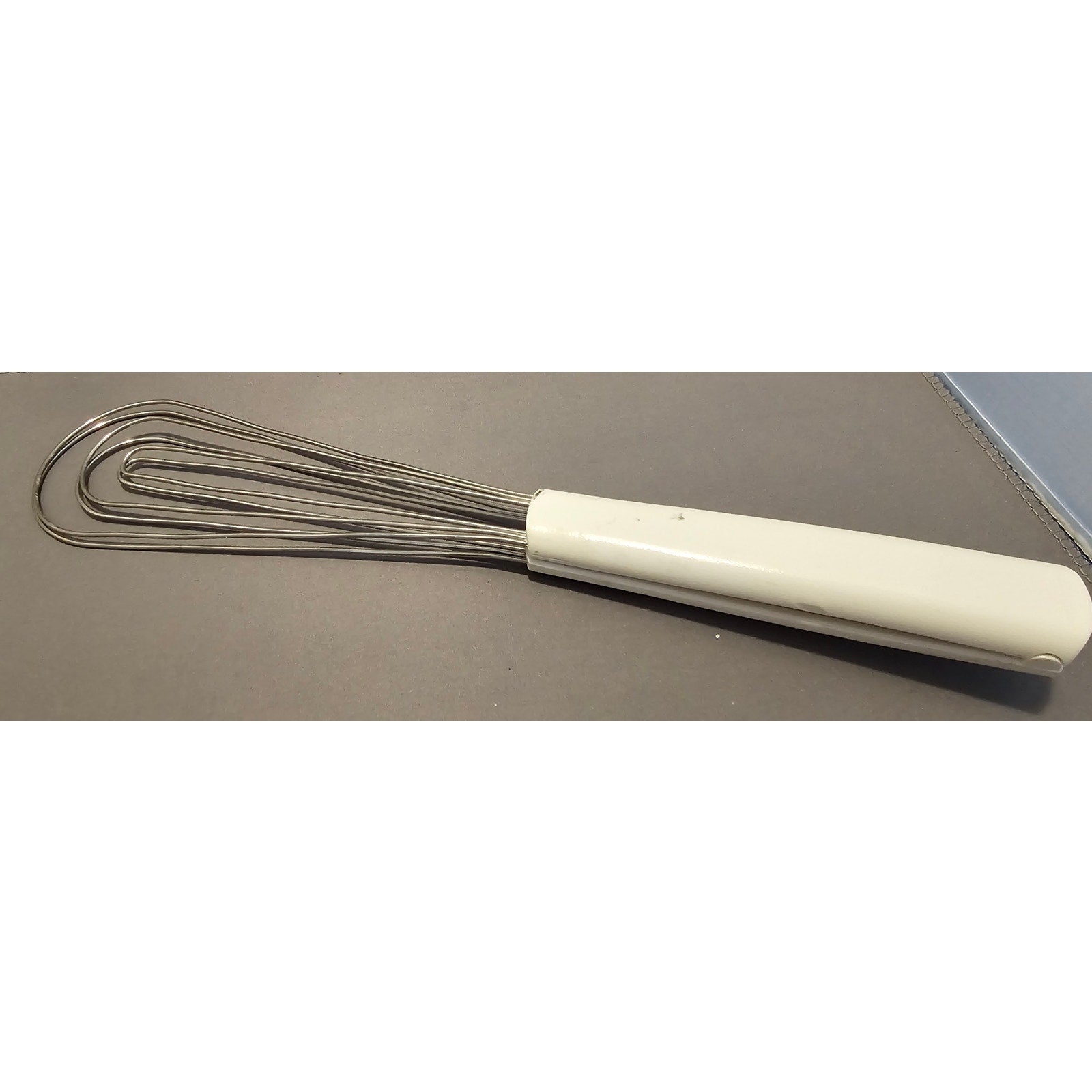 White Chef Wizard - Flipper/Tongs/Whisk for Fish, Deep Frying - Locks