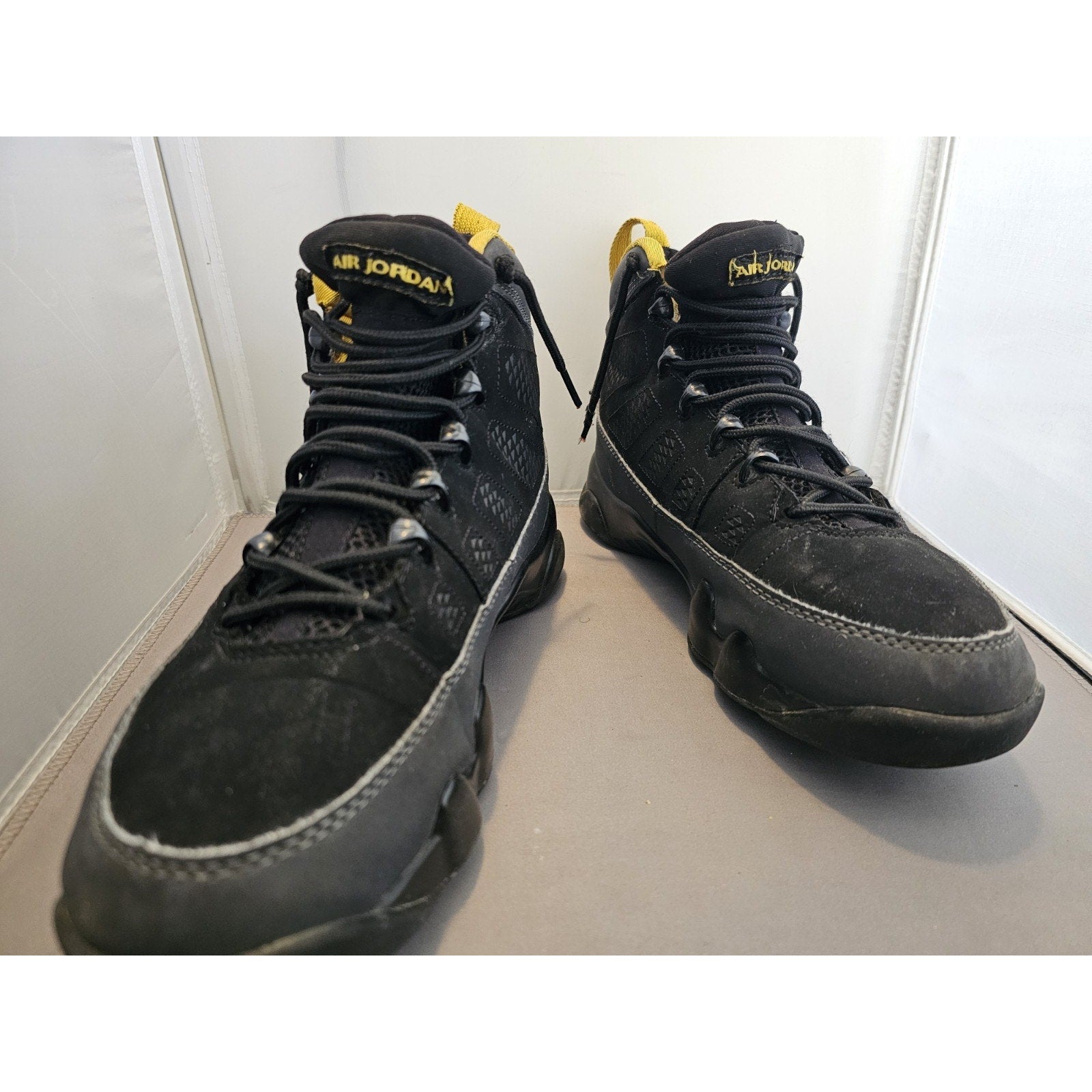 Nike Mens Air Jordan 9 Retro Black/Yellow Lace-Up Athletic Sneakers Size US 8