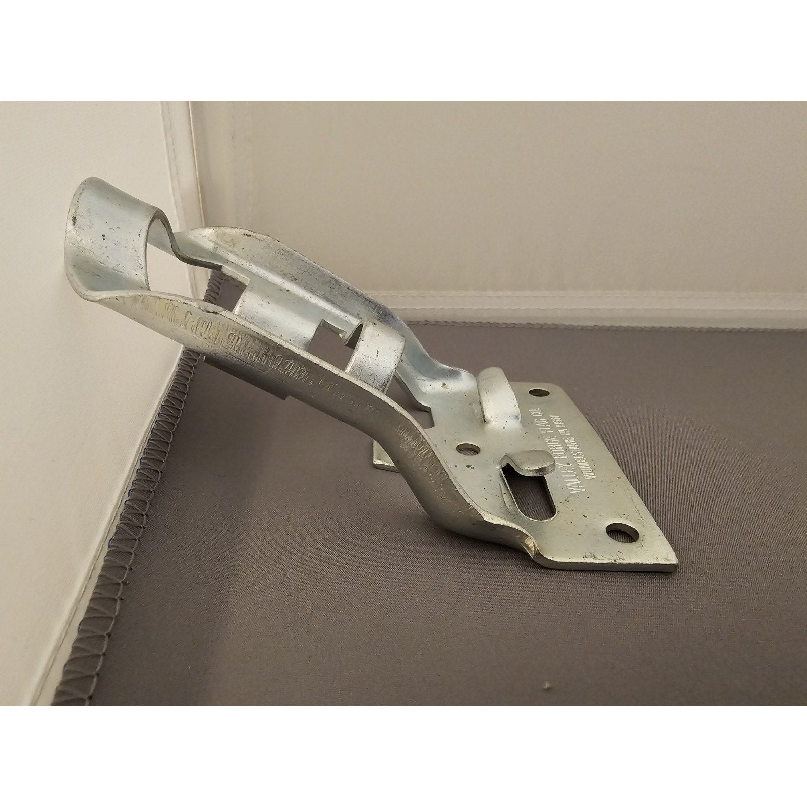 Vintage Valley Forge Steel Angled Wall Mount 3/4" Bracket Flag Pole Holder - USA