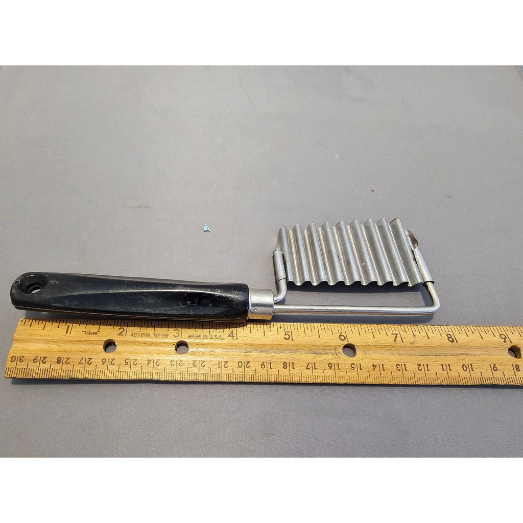 Vintage Crinkle-Cut Slicer - Kitchenware Metal Cutting Tool