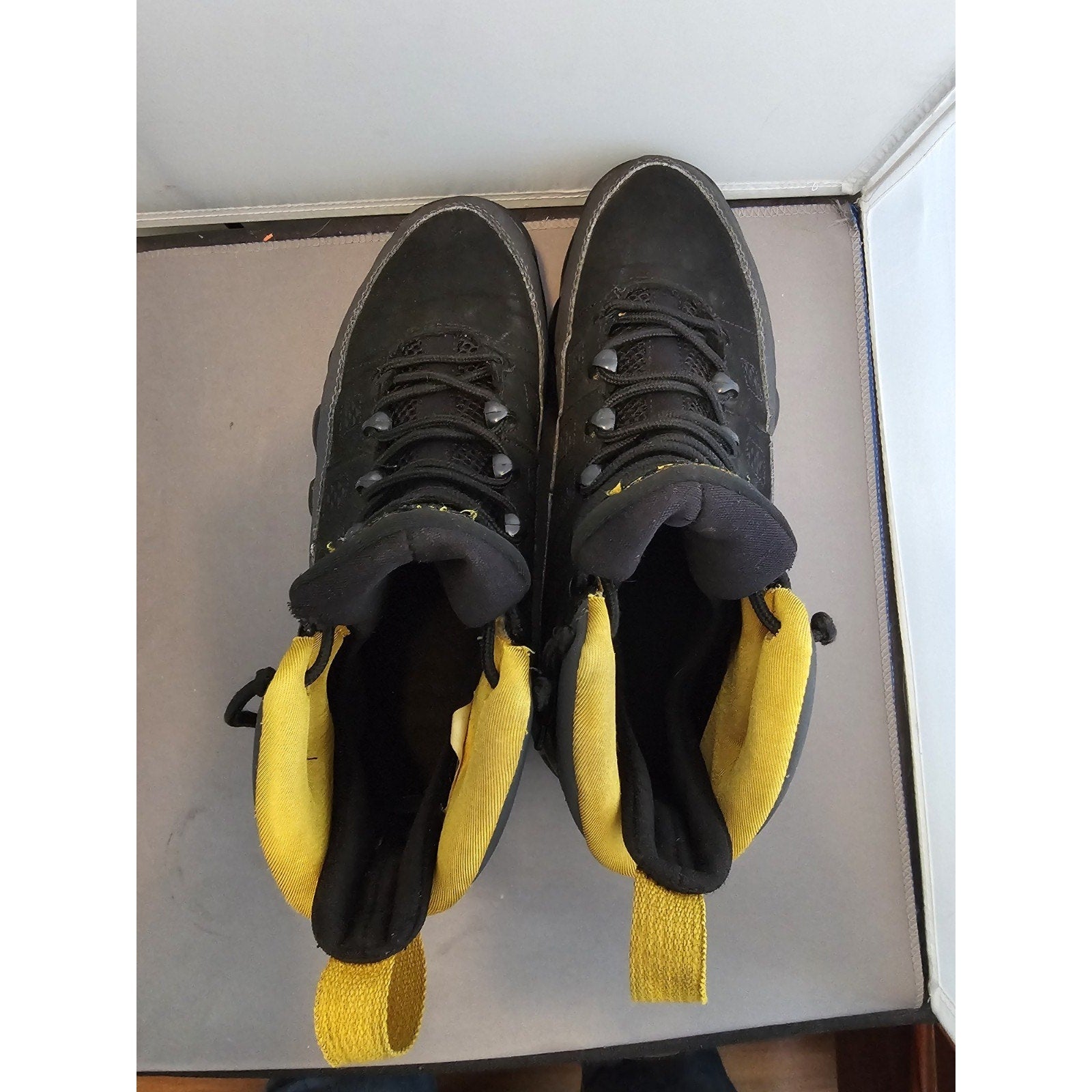 Nike Mens Air Jordan 9 Retro Black/Yellow Lace-Up Athletic Sneakers Size US 8