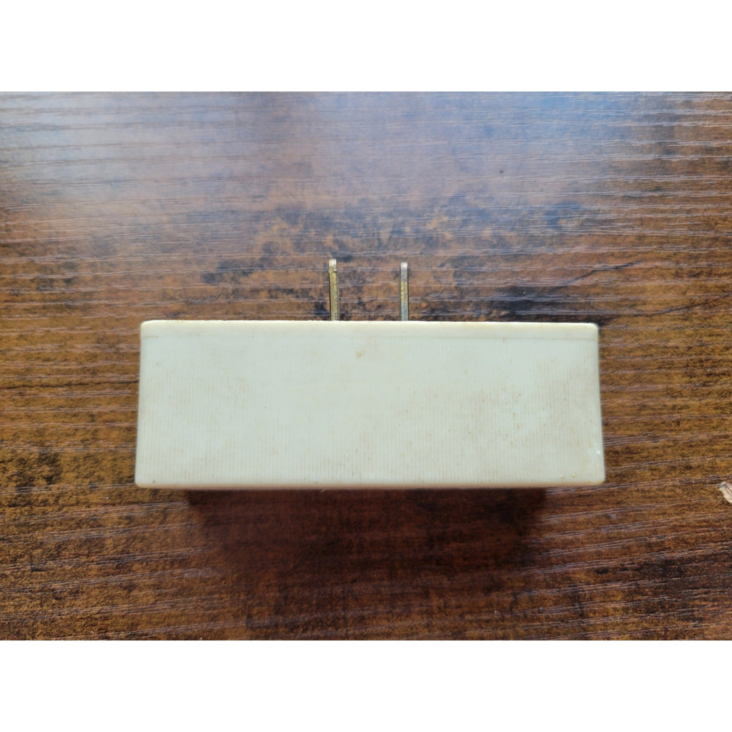 Vintage Ivory General Electric GE 922B 15A 125V 3-Plug Tri-Splitter