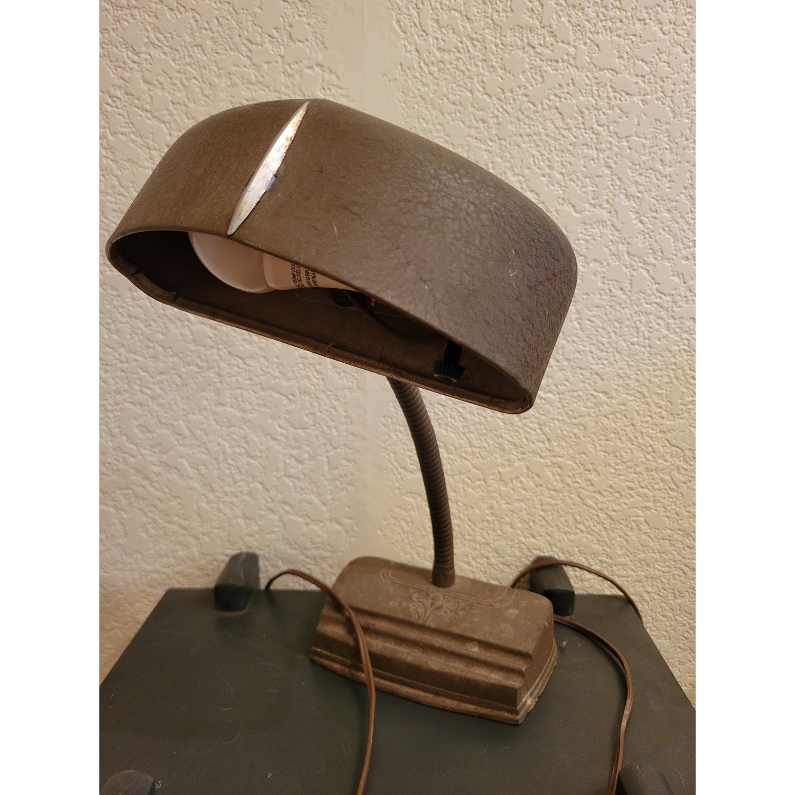 Antique Art Deco Cast Iron Gooseneck Desk Lamp w/Pen Holder, detail features