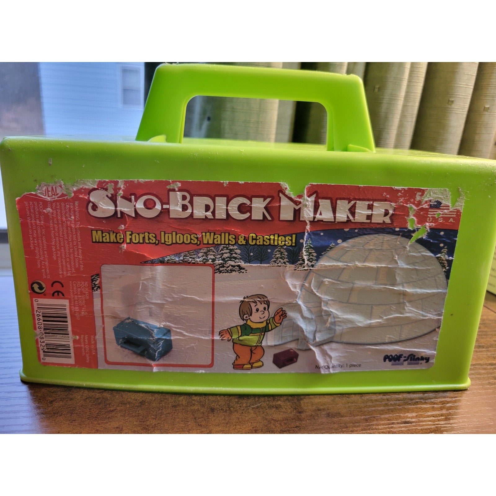 Vintage Poof-Slinky Green Sno-Brick Maker - Great for Forts, Igloos, Walls snow