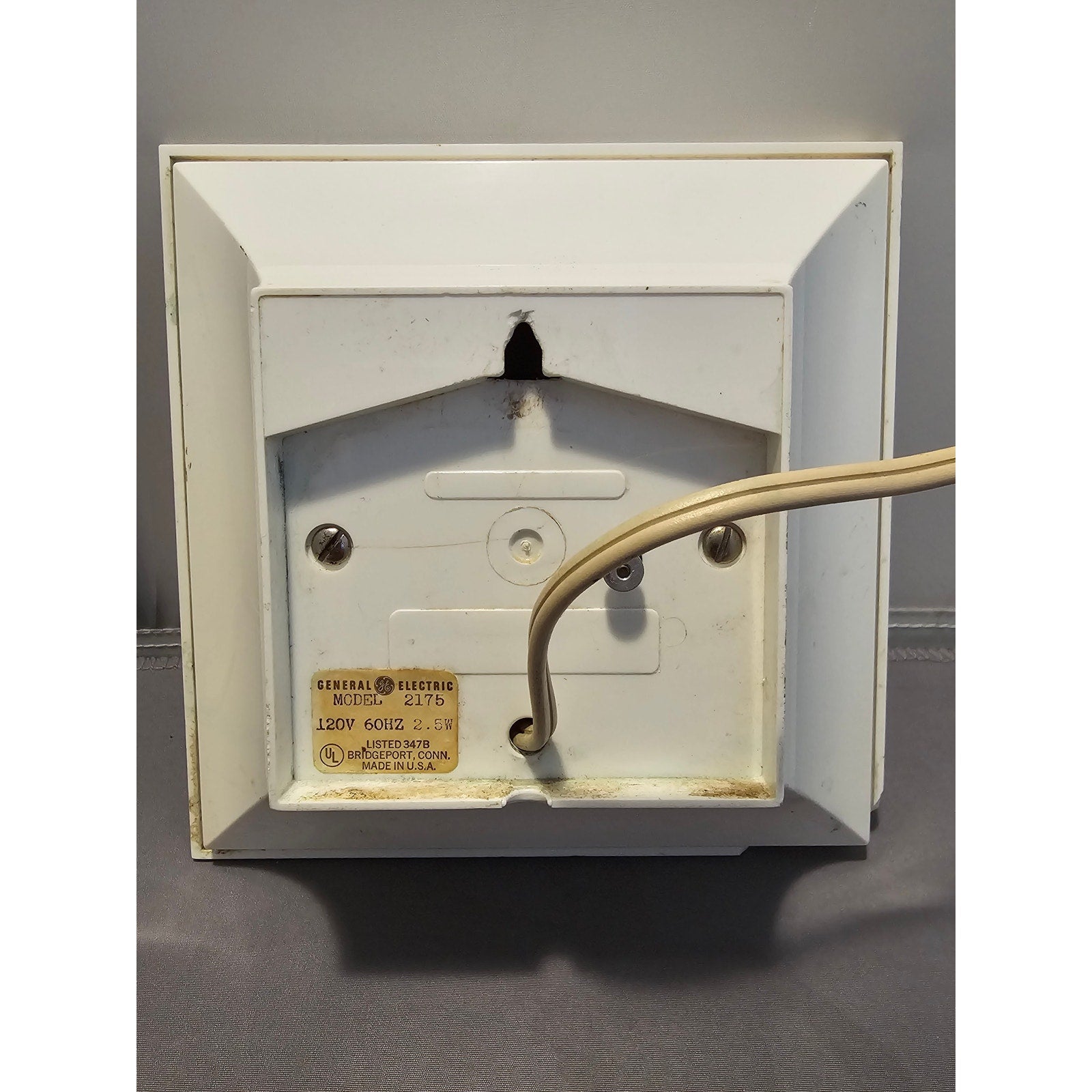 Vintage General Electric (GE) 2175 - 6” Plug-In Surface/Wall Mount Clock - works