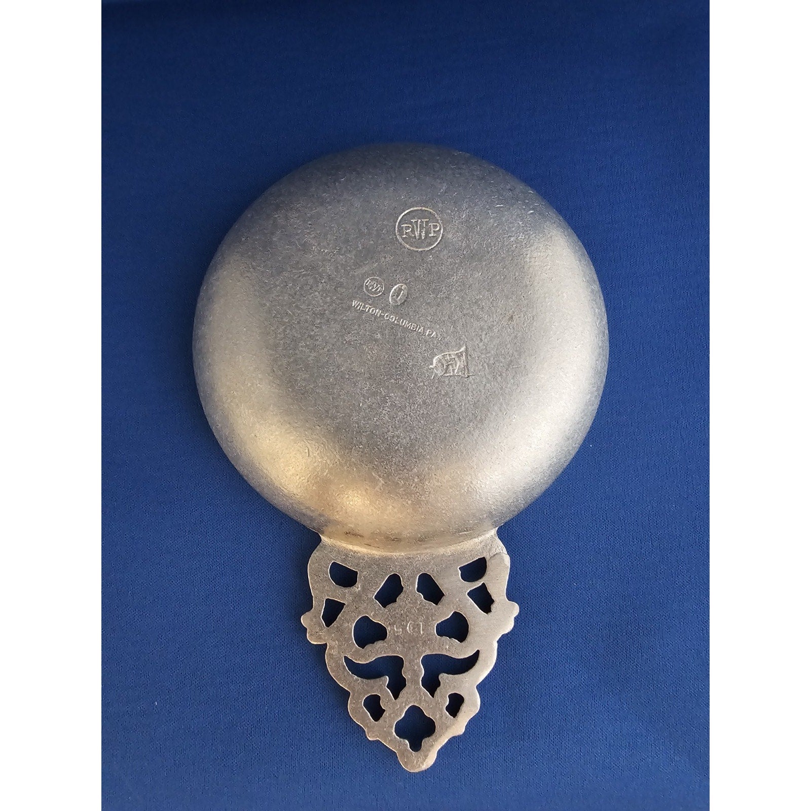 Vintage Pewter RWP Wilton Columbia PA - Porringer w/scalloped Handle - USA - 105