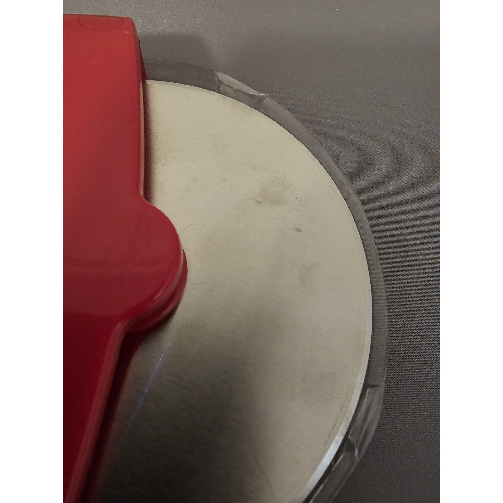 Zyliss Red Pizza Cutter 4" Wheel and Slicer w/Clear Plastic Blade Protector used