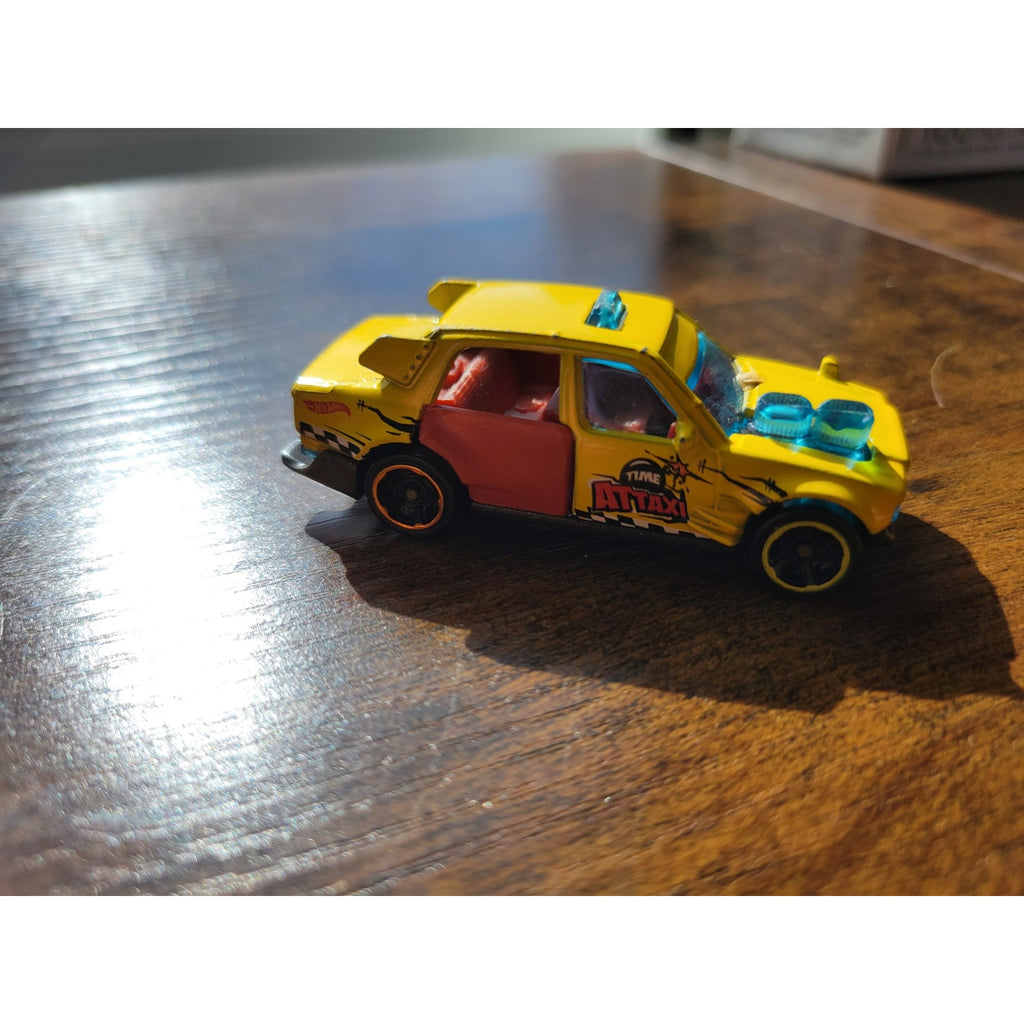 2015 Hot Wheels - Time Attaxi Yellow DHP23 - loose