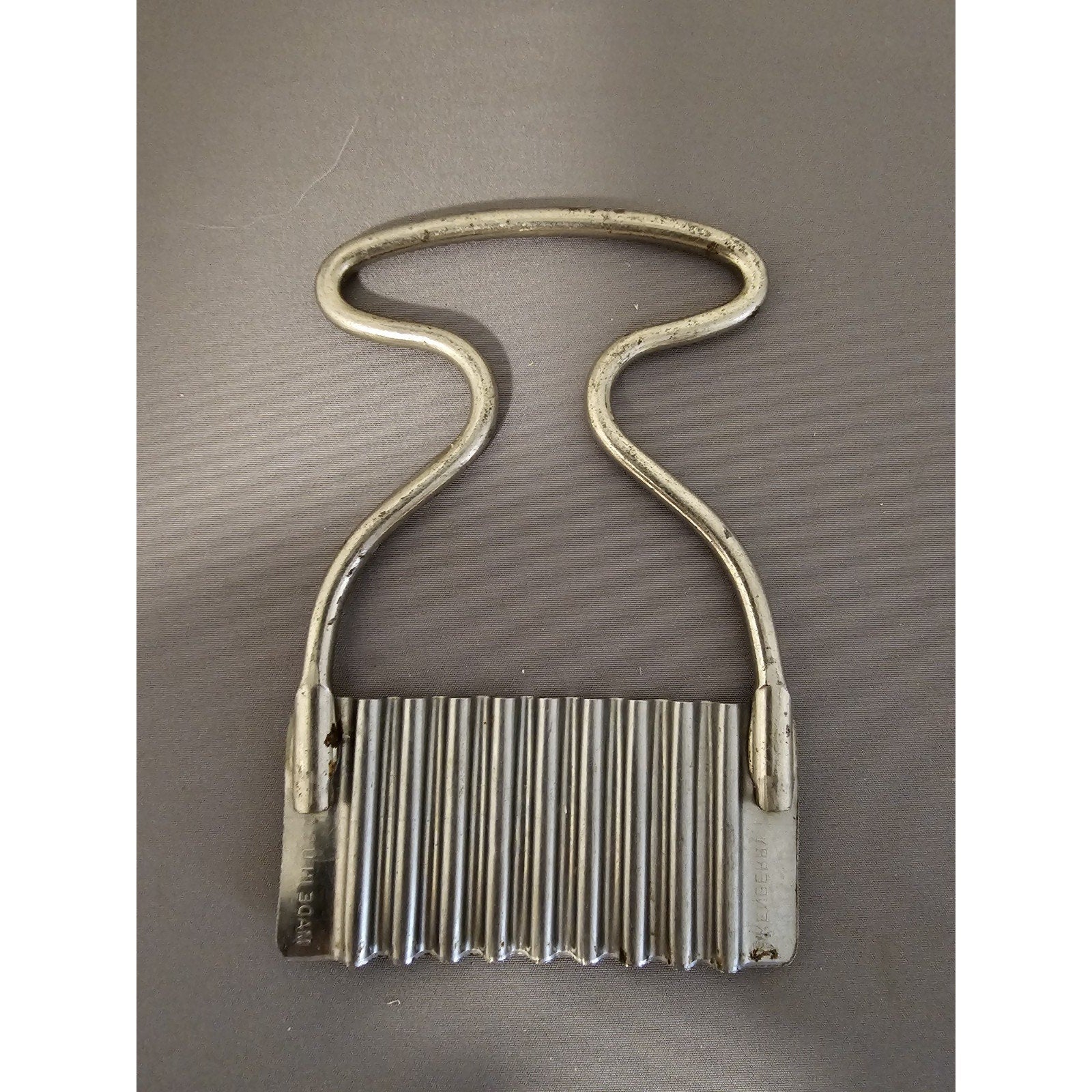 Kenberry Crinkle-Cut Slicer Made in USA Vintage Kitchenware Metal Cutting Tool