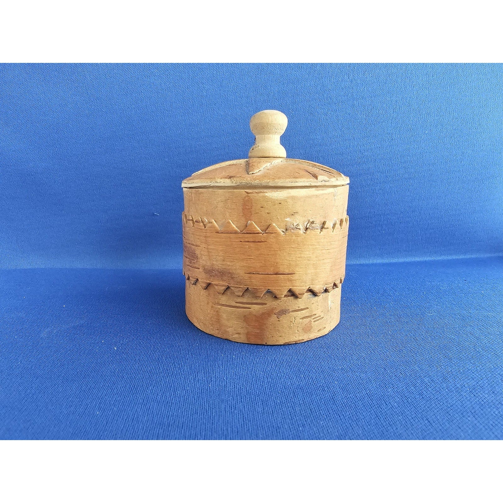 Vintage Small Handmade Carved Round Wood/Bark Box w/Lid