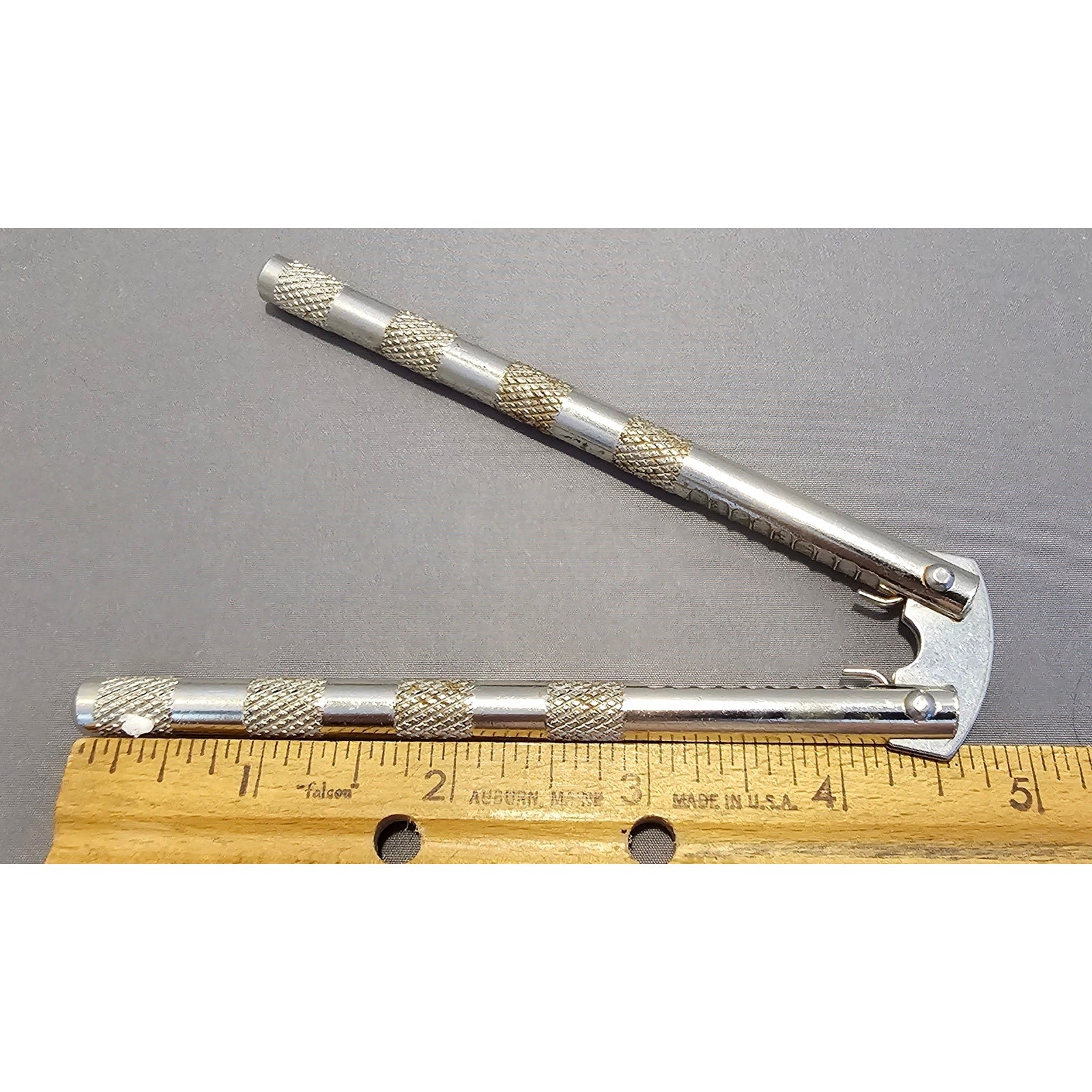Vintage 4-1/2" Nut Cracker/Sheller - used