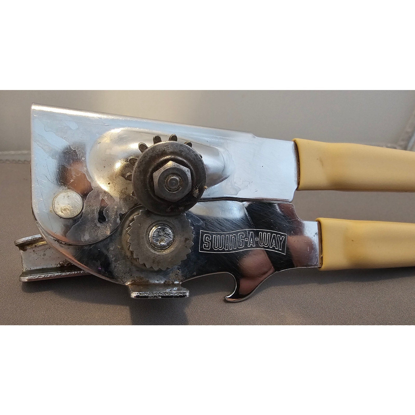 Vintage Swing-A-Way No. 4 Can Opener Bottle Tan/Ivory Grips Manual 7” USA Away