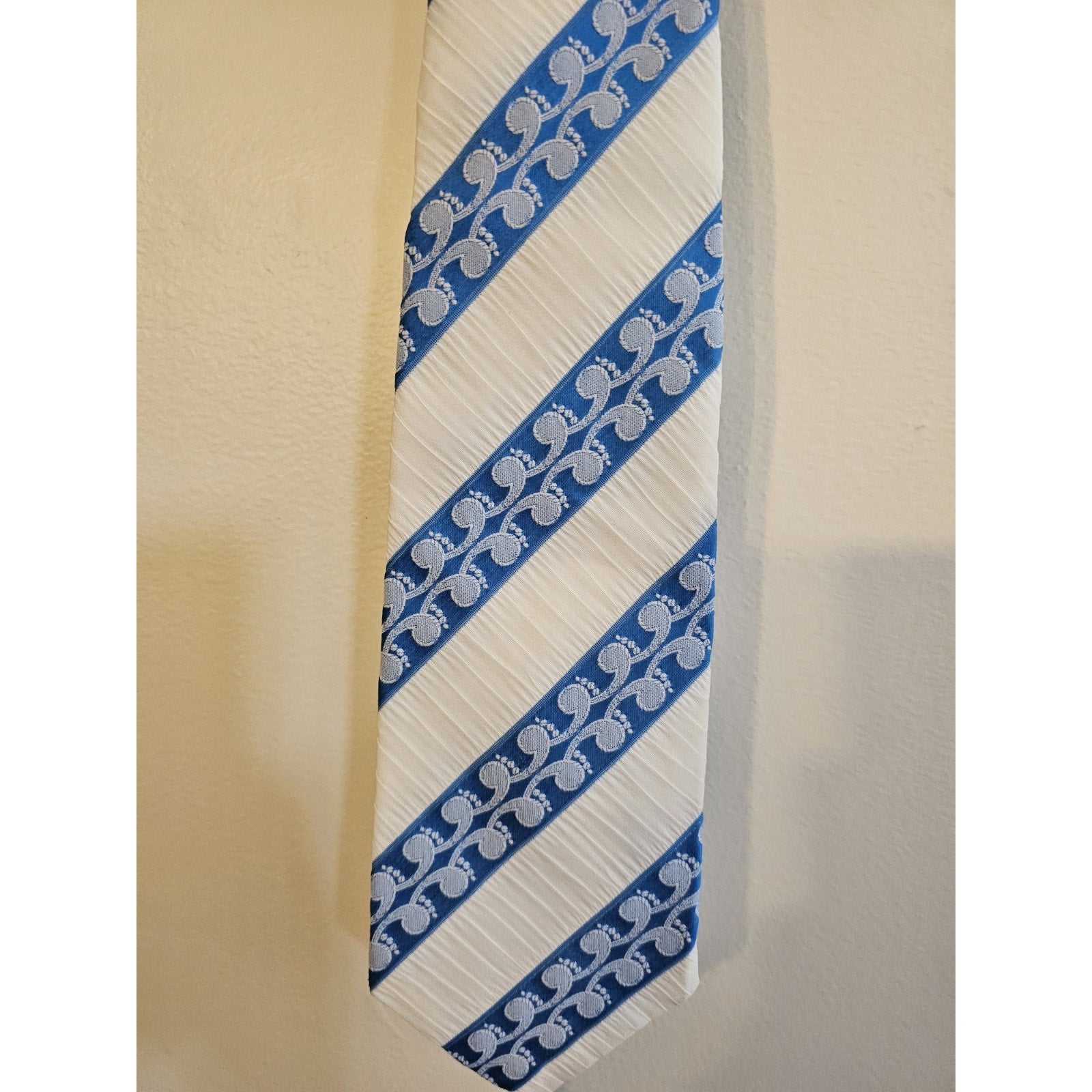 Vintage Designer Collection Regal Men's Necktie - White w/Blue Stripes - 55-1/2"