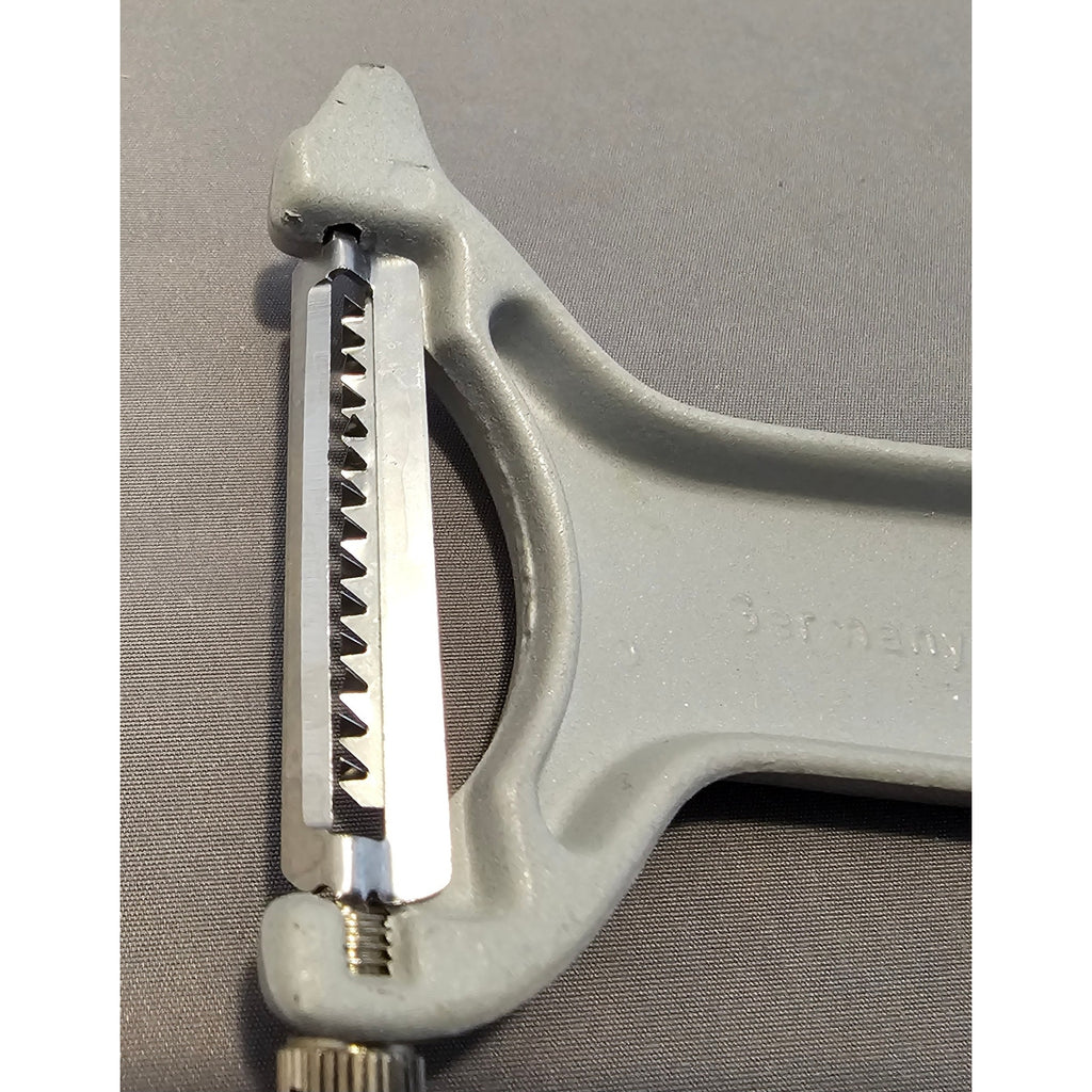 Westmark Steel Vegetable Peeler/Slicer Julienne w/Stainless Steel - 5" long