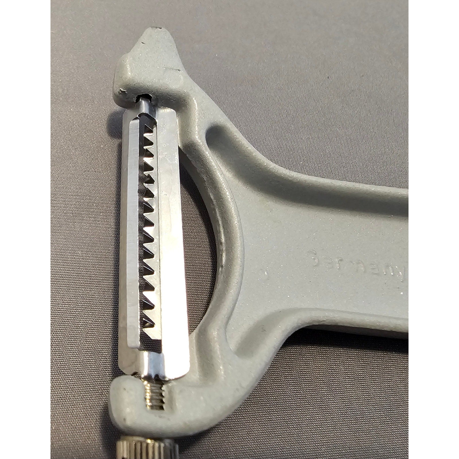 Westmark Steel Vegetable Peeler/Slicer Julienne w/Stainless Steel - 5" long