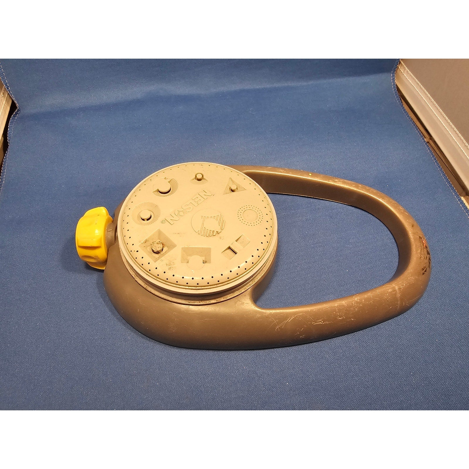 Vintage Nelson Adjustable 8-Settings Grey/Yellow Lawn Sprinkler - Tested