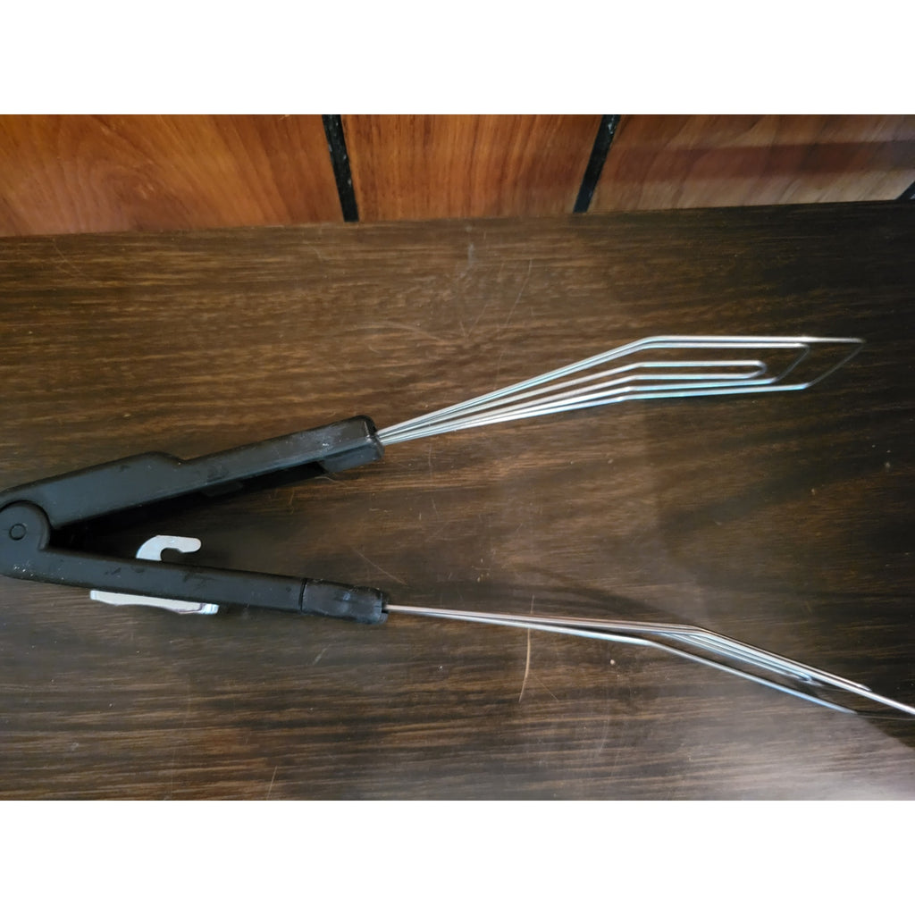 Black Handle Flipper/Tongs for Fish, Deep Frying - Locks