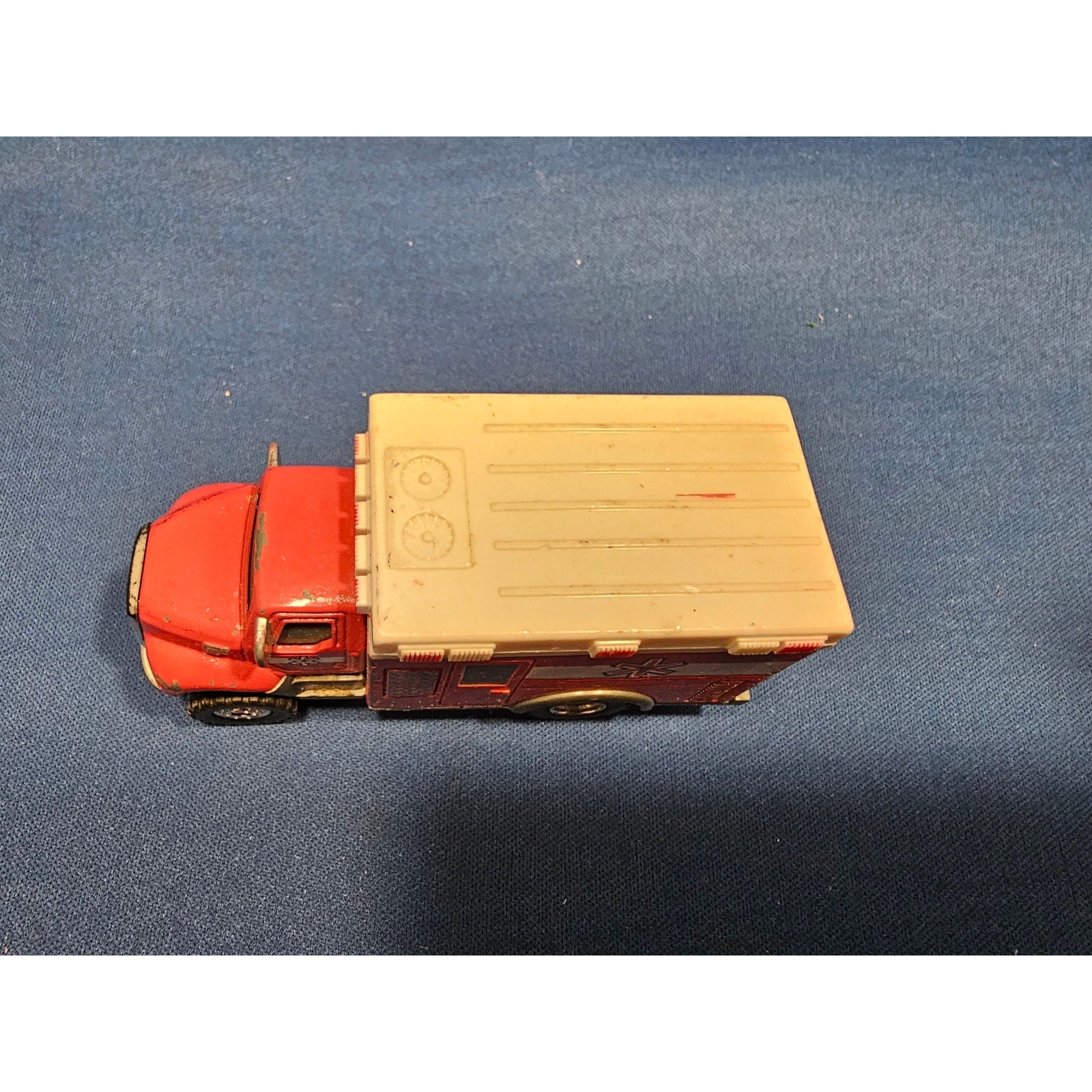 2012 Tonka Funrise #06412 - Red/White Ambulance/Paramedics/Rescue Vehicle -loose