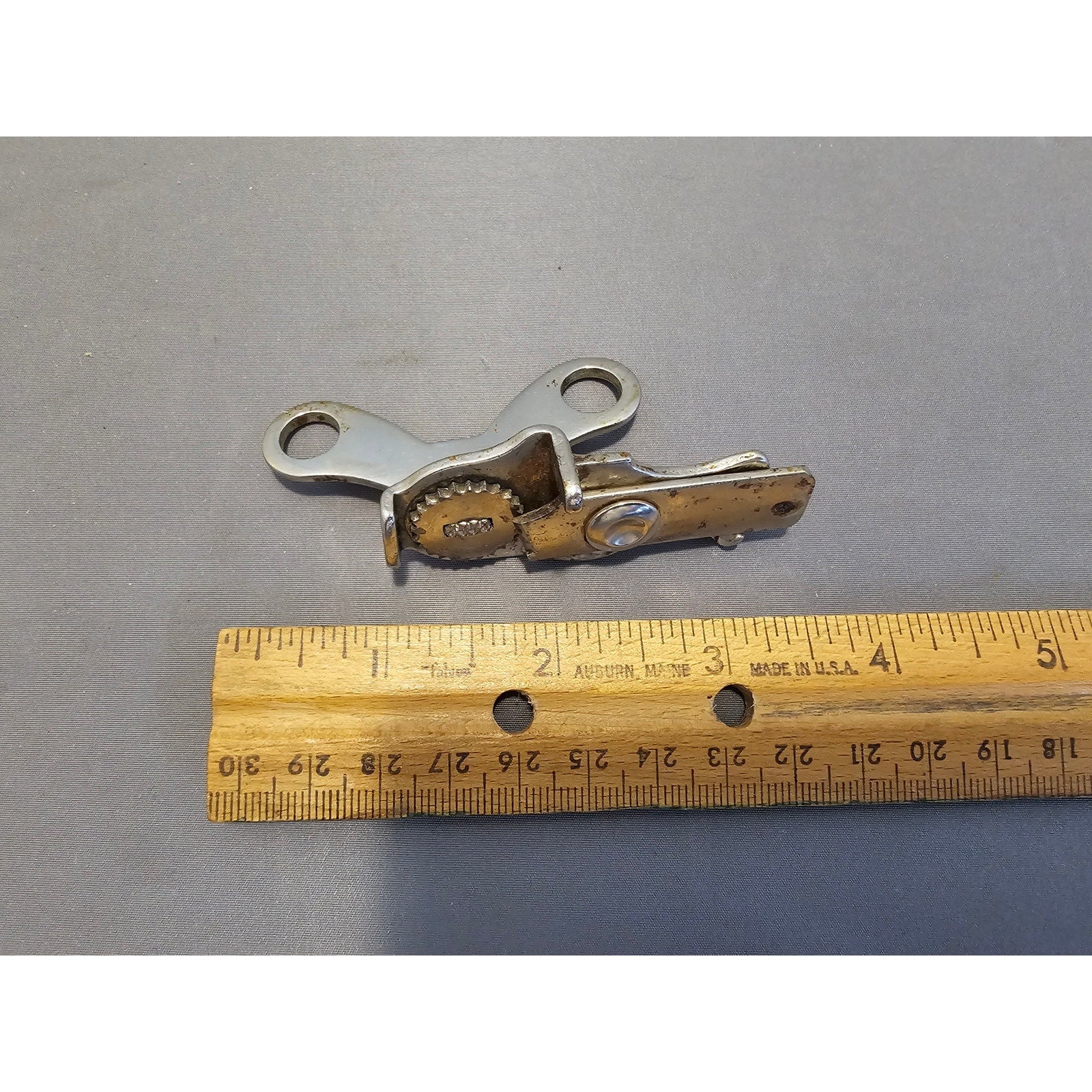 Vintage Vaughan Safety Roll Jr. Can Opener - works well