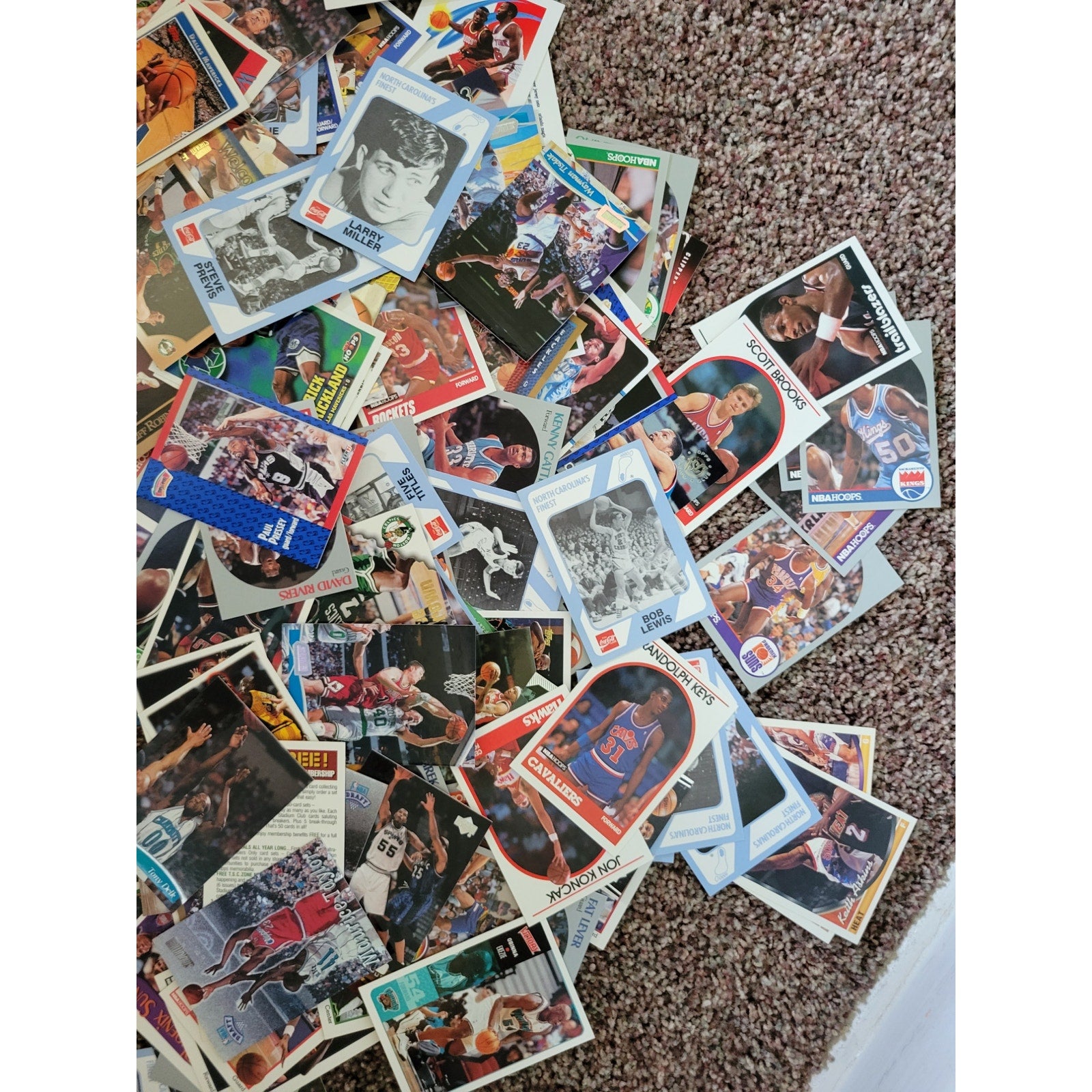 Lot of aprox 500+ NBA Basketball Cards - Topps, Upper Deck, NBA Hoops, Panini