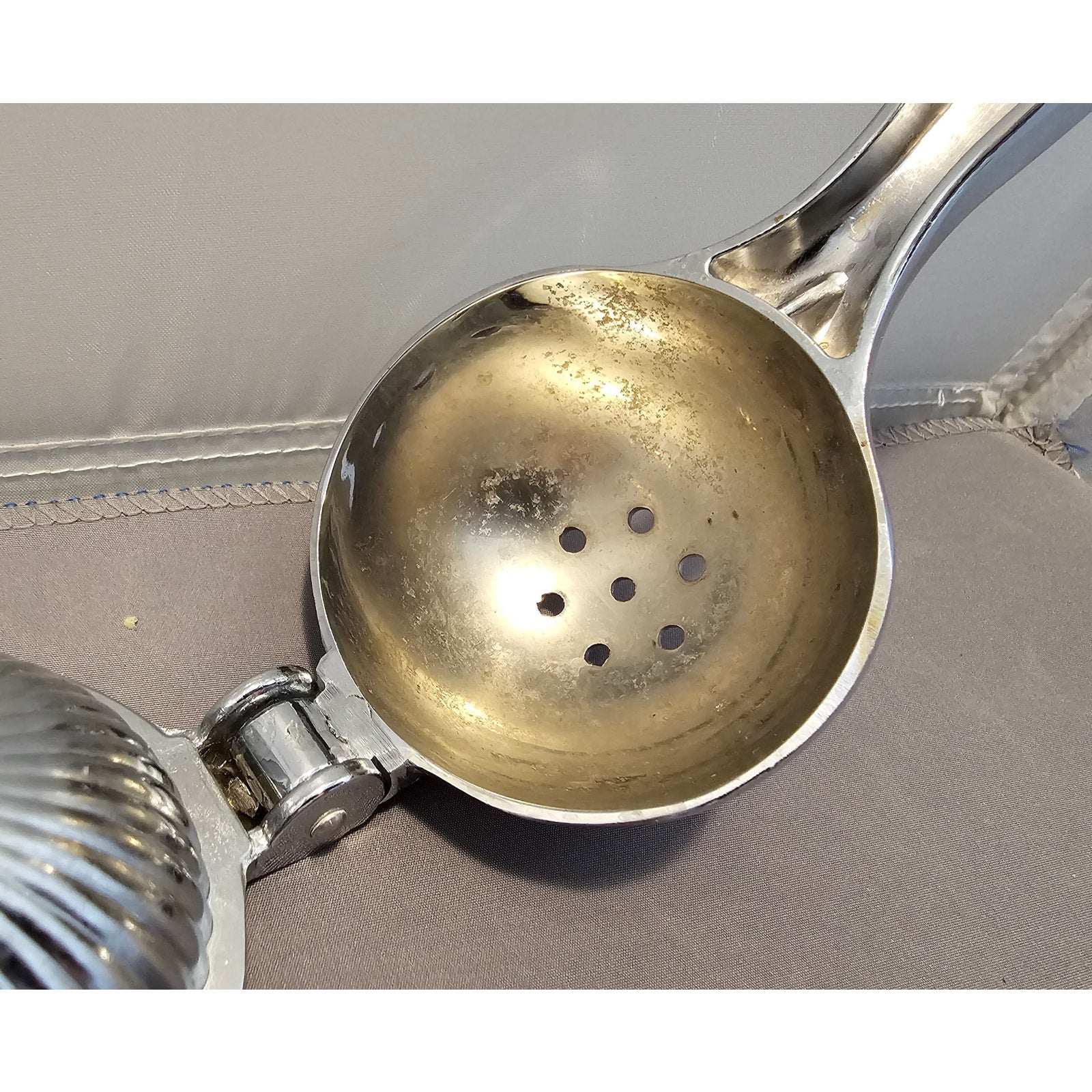 Silver Heavy-Duty Metal Citrus/Lemon/Lime Squeezer/Juicer - 8-1/2" long