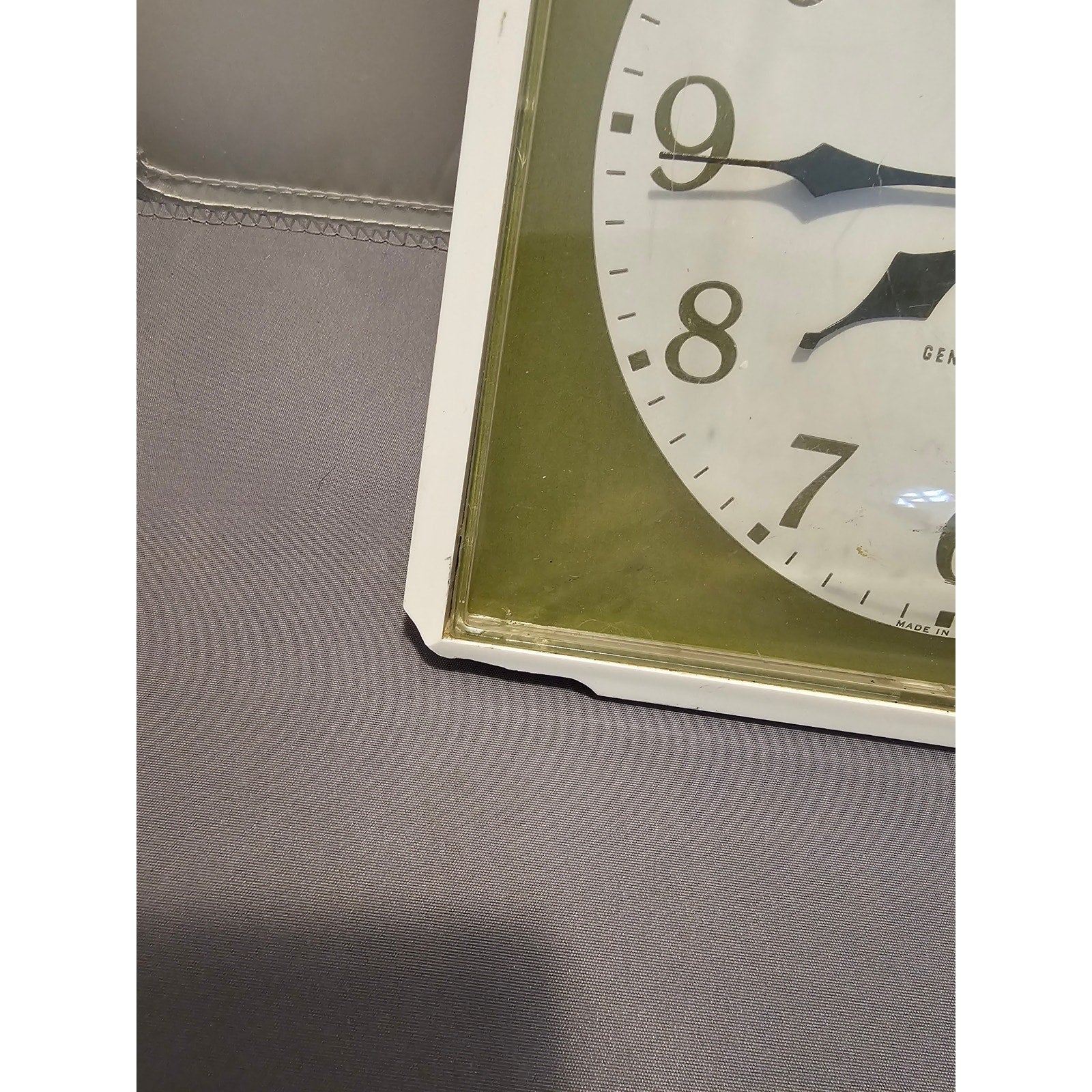 Vintage General Electric (GE) 2175 - 6” Plug-In Surface/Wall Mount Clock - works