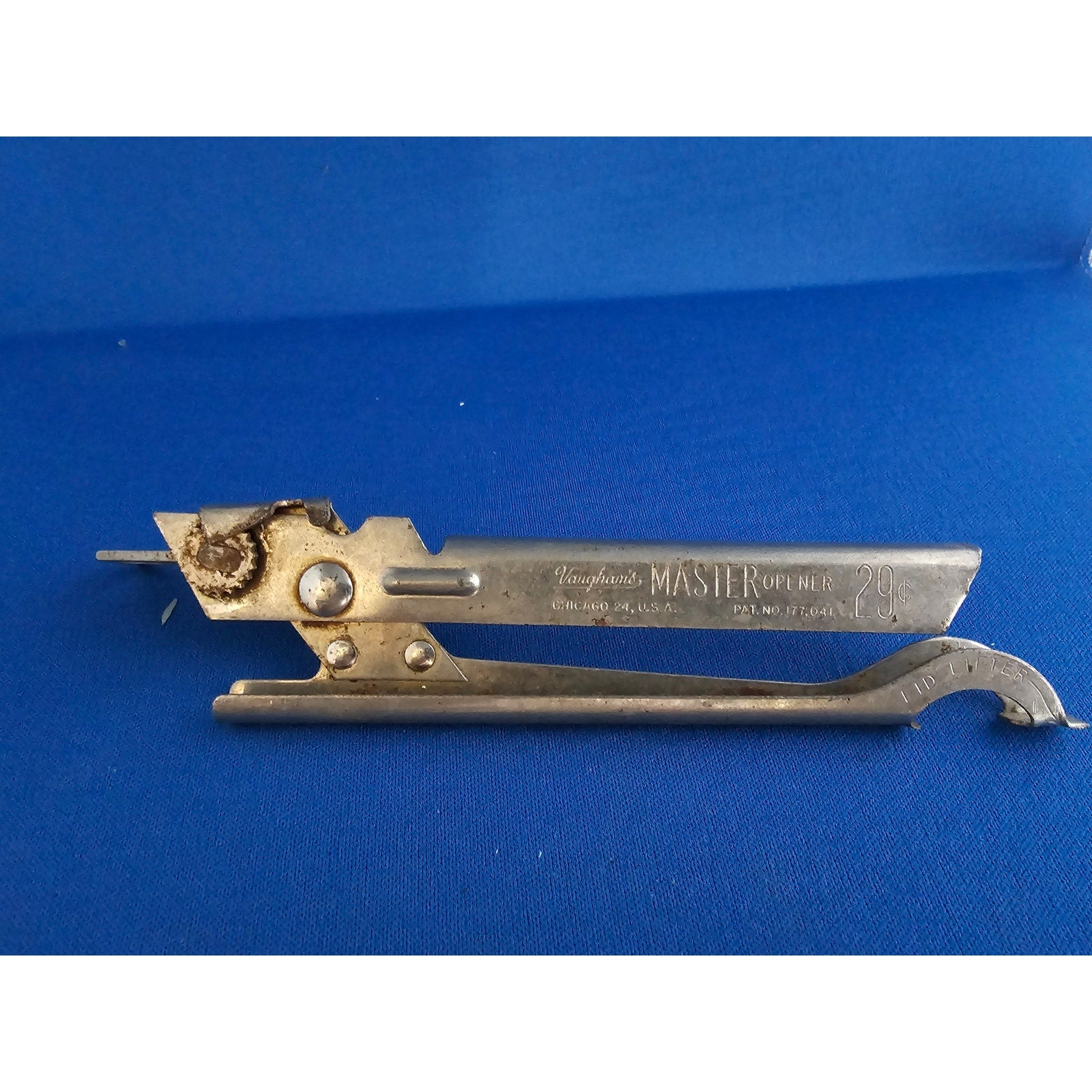 Vintage Vaughan's Master Opener Manual Can - works well - USA - 29 cent