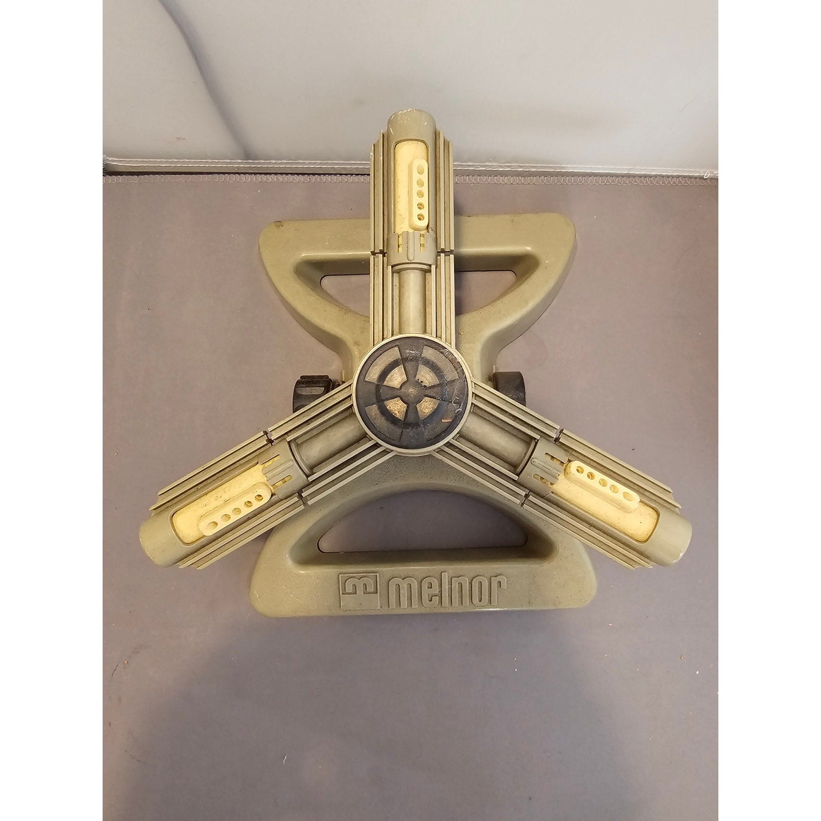 Melnor 3-Arm Adjustable Green/Yellow Whirling Rotary Lawn Sprinkler