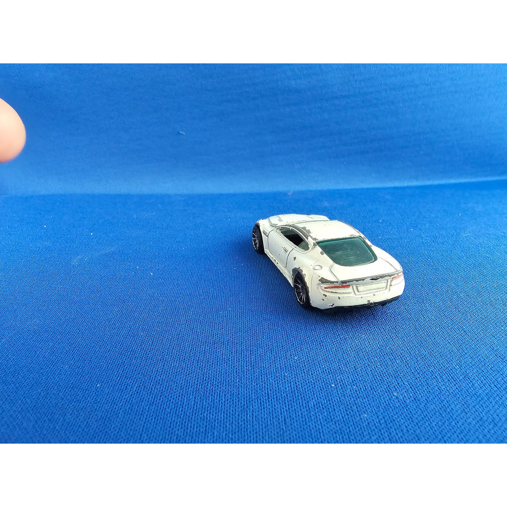 2010 Hot Wheels R6459- Aston Martin White Sedan Toy Car - loose - E48