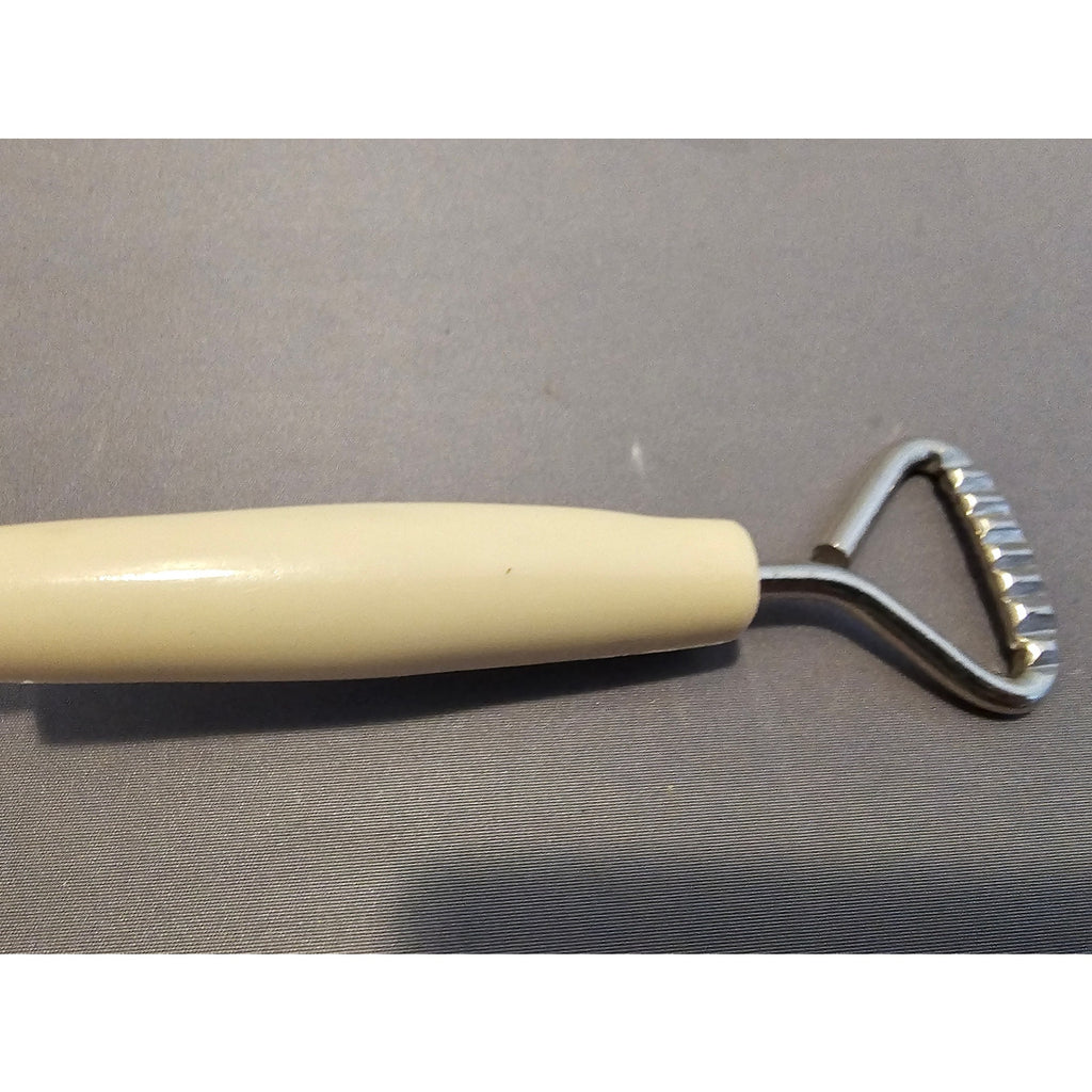 Vintage Pie Tool - Crust Wheel - Beige/Ivory Plastic Handle - 6-1/2"
