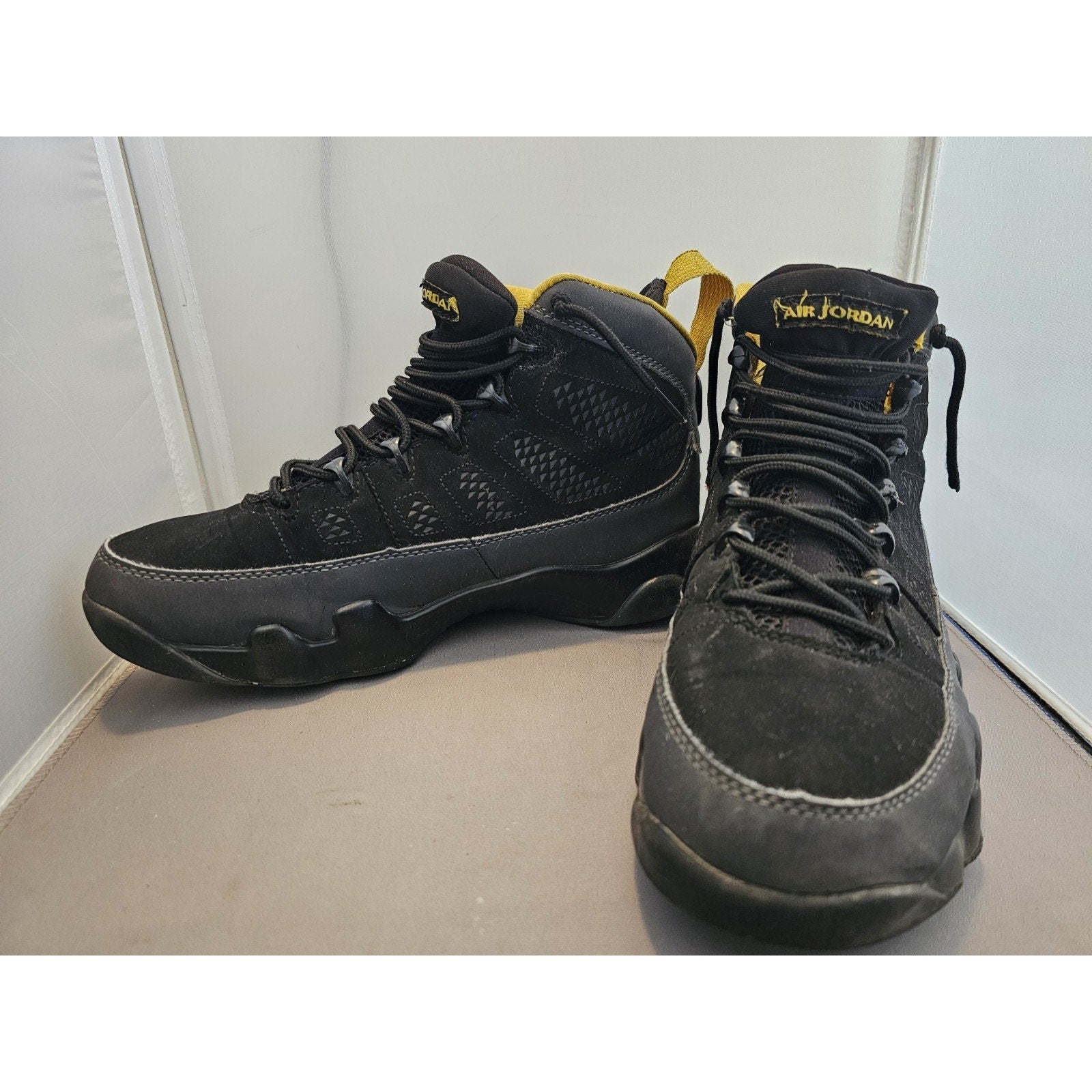 Nike Mens Air Jordan 9 Retro Black/Yellow Lace-Up Athletic Sneakers Size US 8