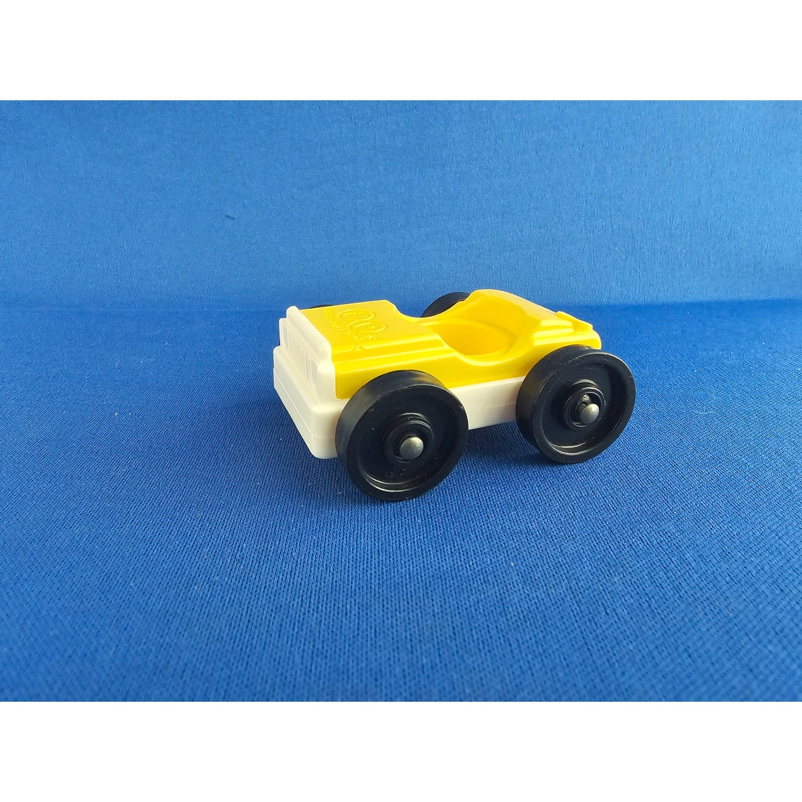 Vintage Fisher Price Little People Garage #930 - Yellow/White Single-Person Car