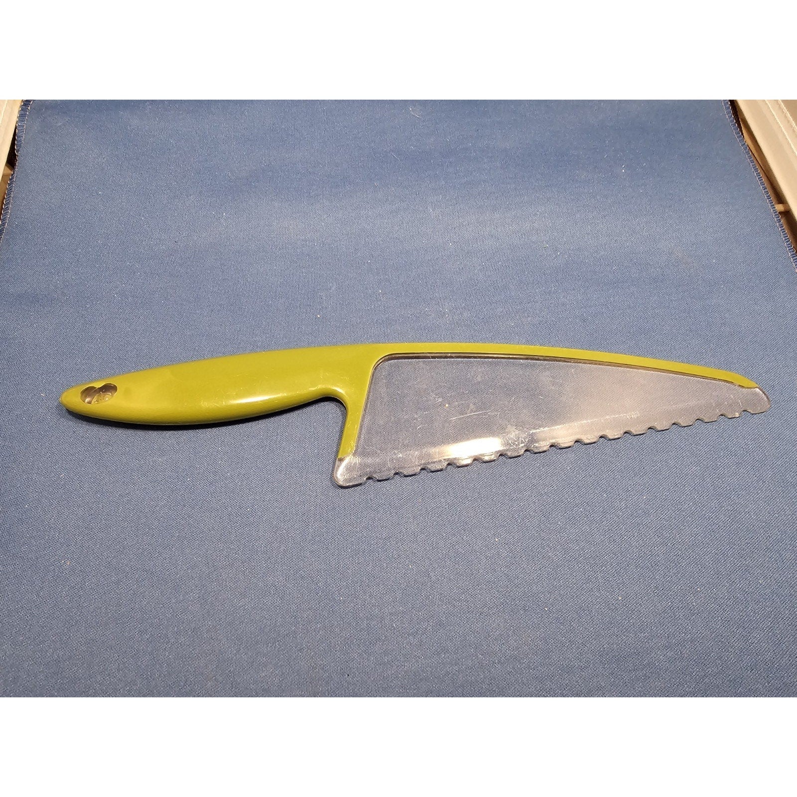 Joie Green Plastic 12" Serrated Lettuce Knife - Mellon, Fruit, Oranges